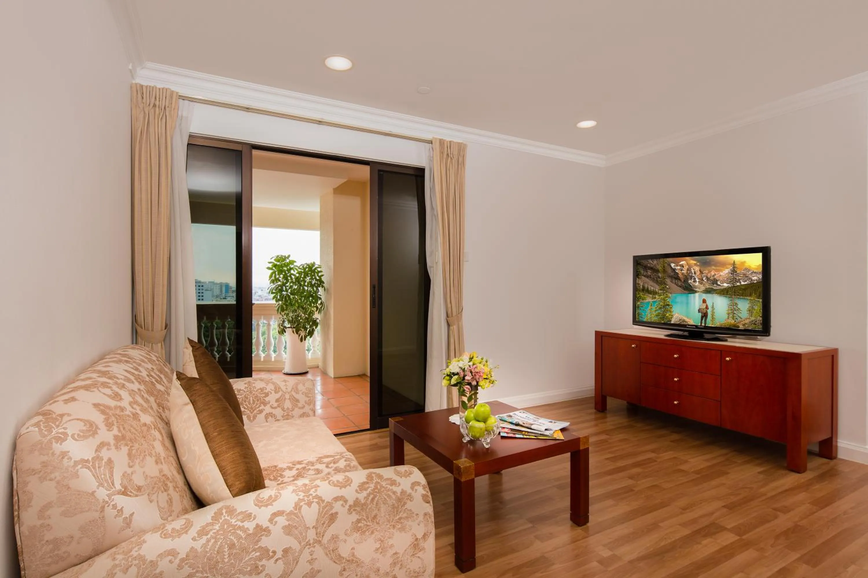 TV and multimedia in Norfolk Mansion - Luxury Serviced Apartment