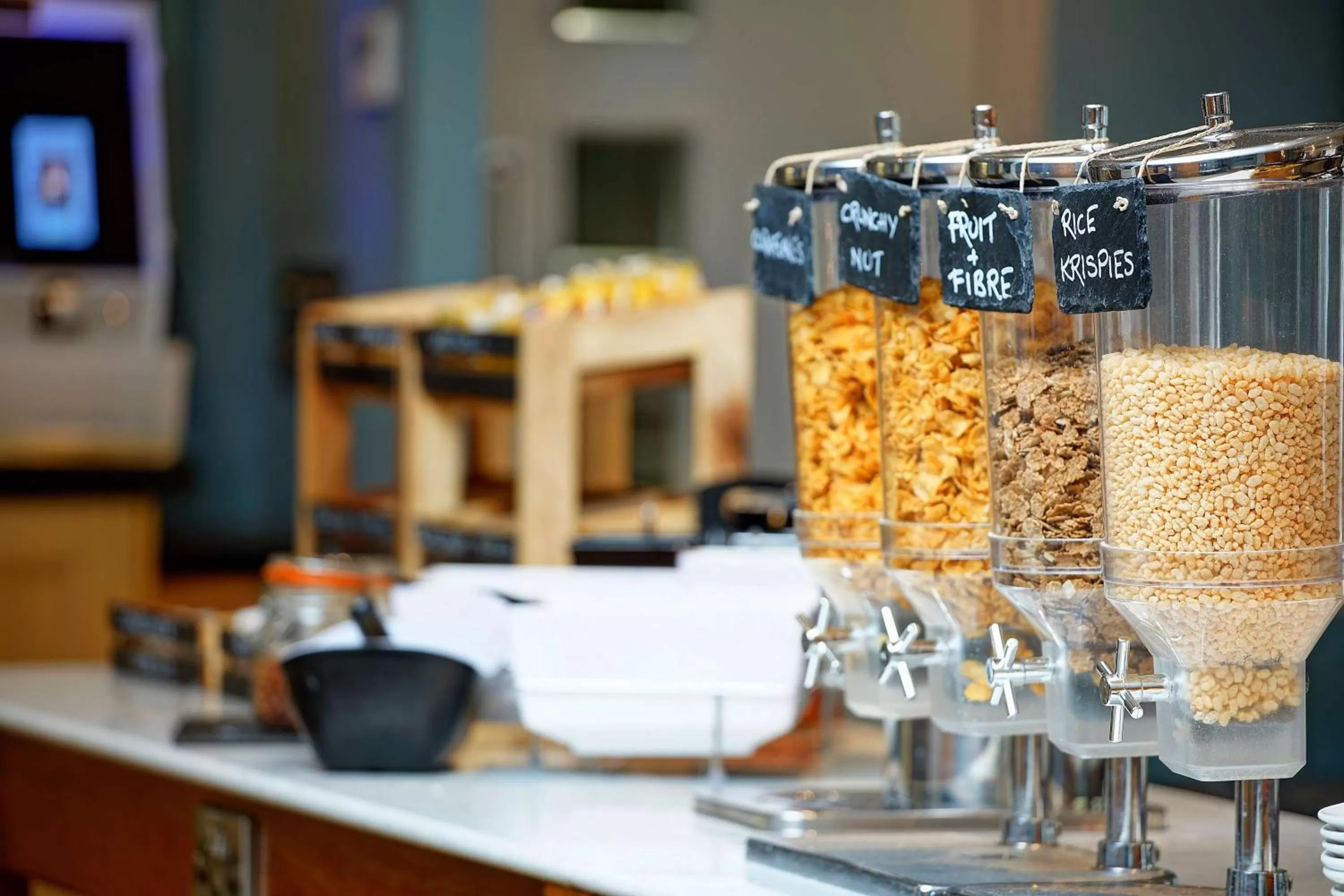 Restaurant/places to eat in Cresta Court Hotel