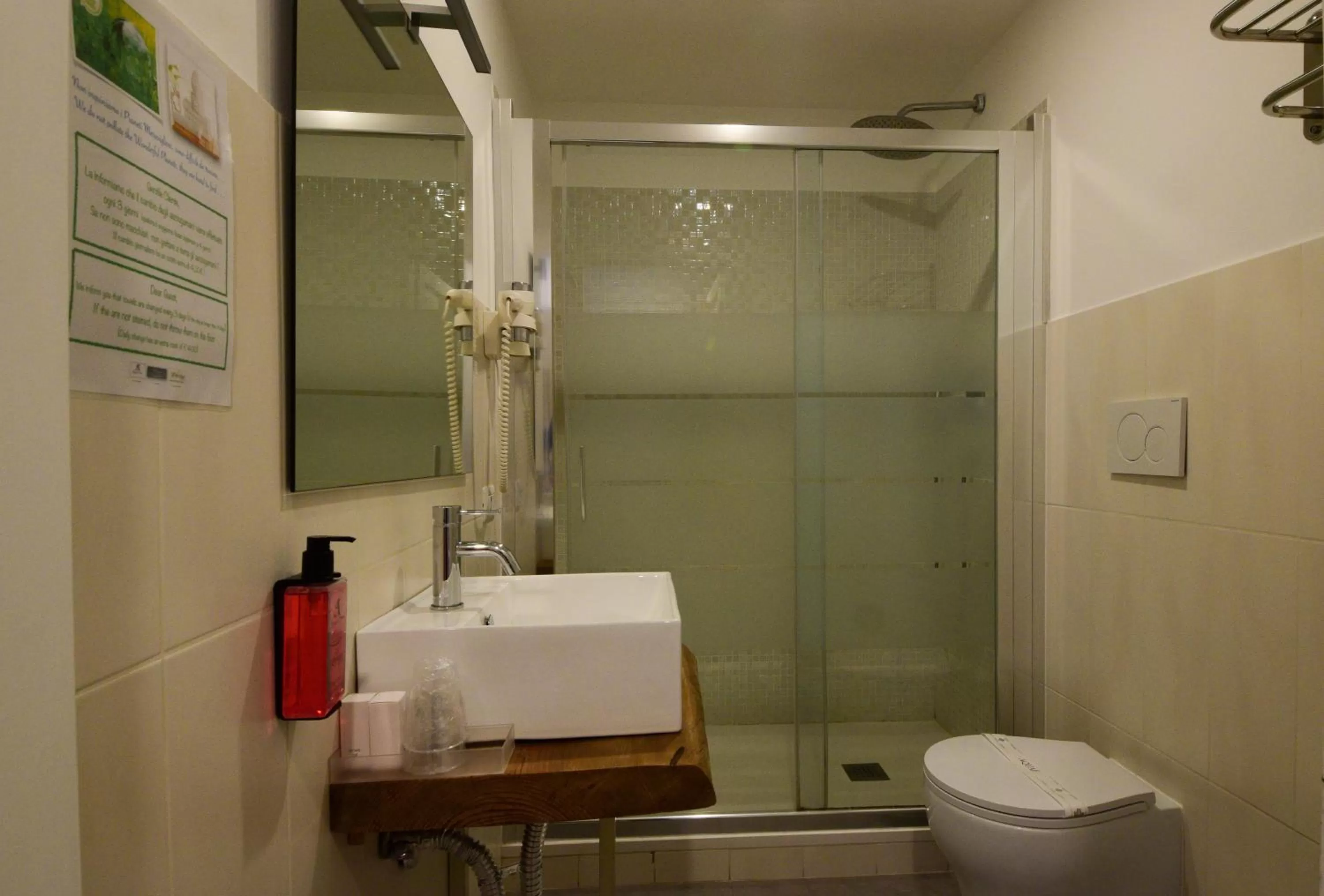 Shower in Spagna Ave