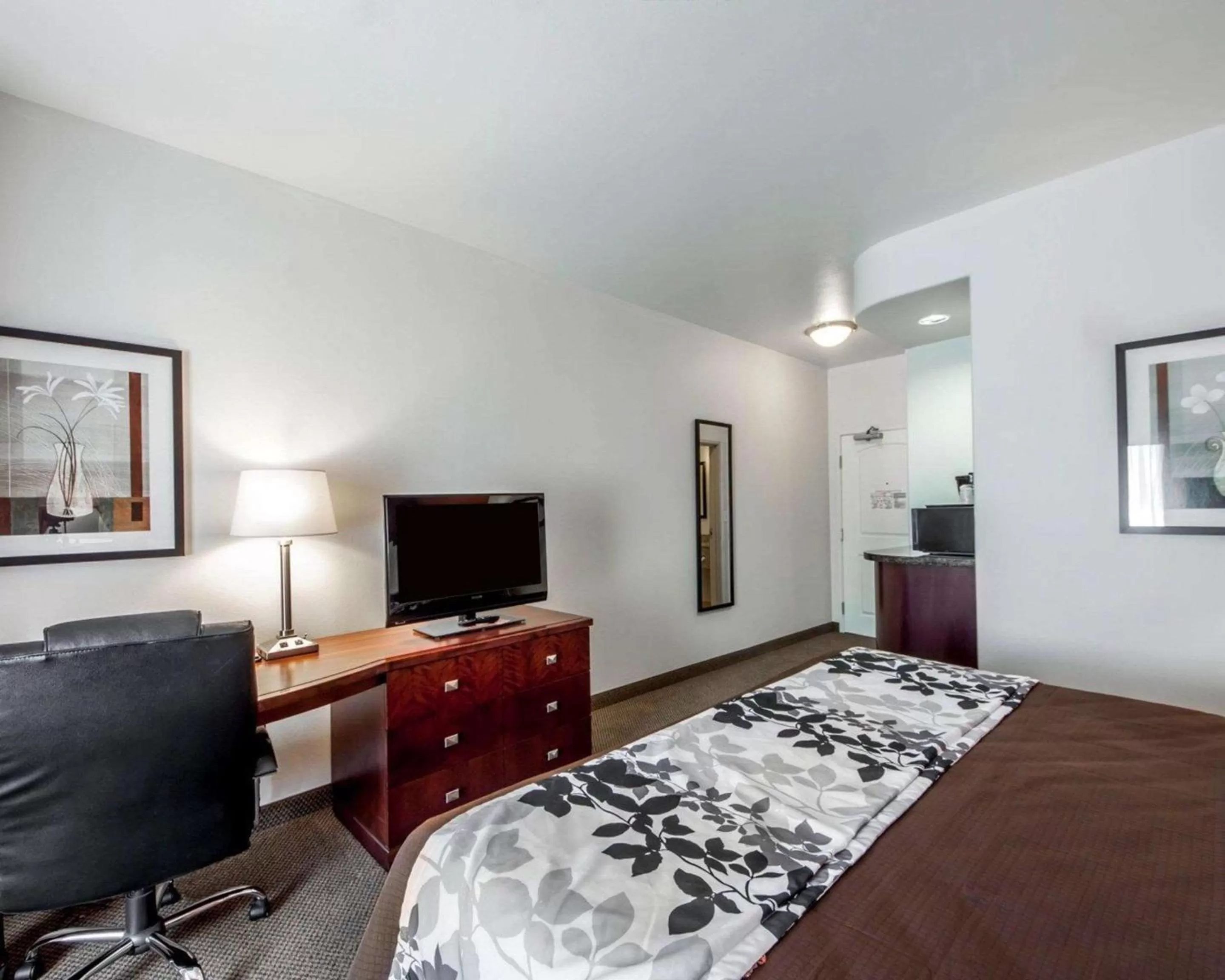 Photo of the whole room, Bed in Sleep Inn & Suites Lawton Near Fort Sill