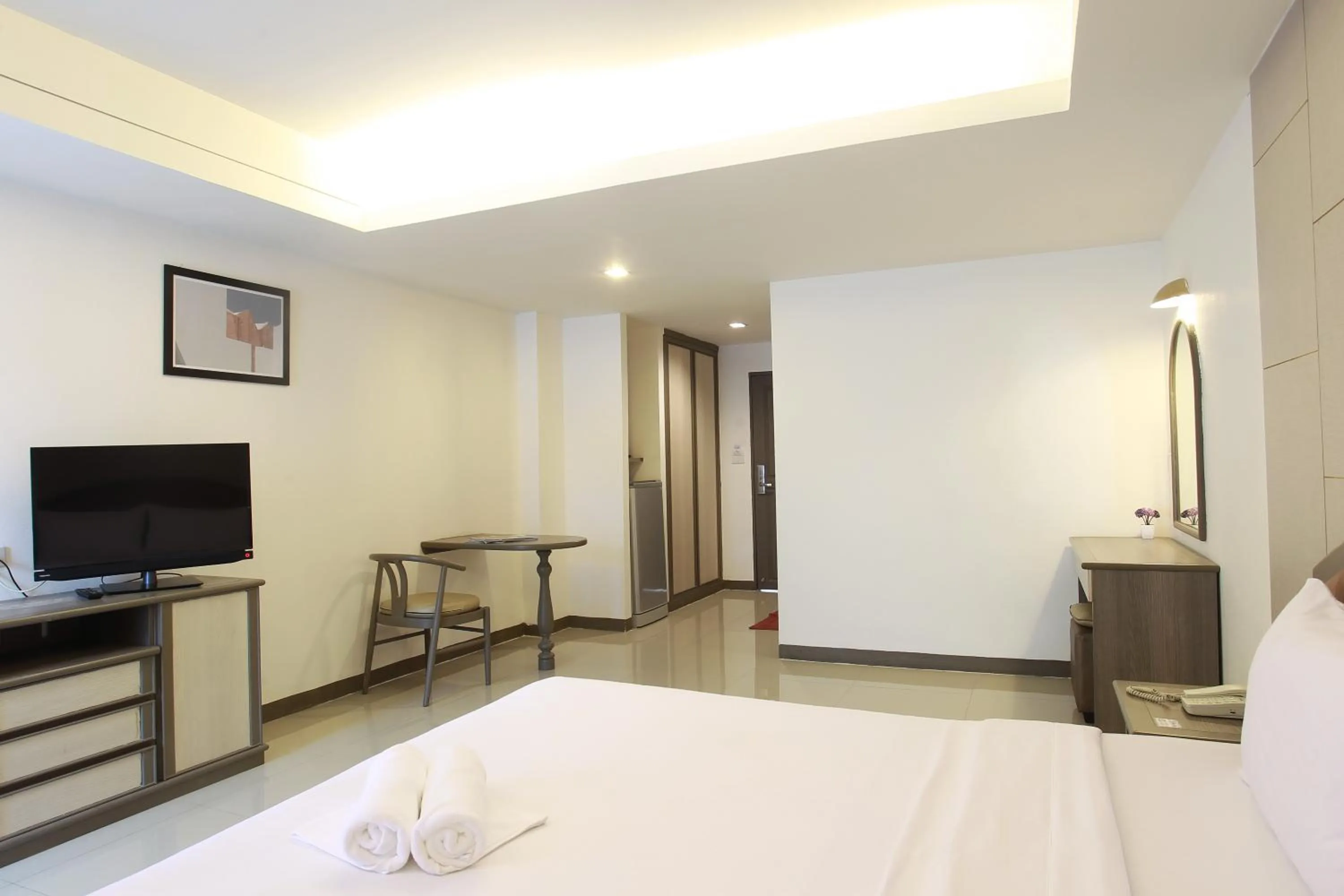 Photo of the whole room, Bed in Lee Garden Bangkok