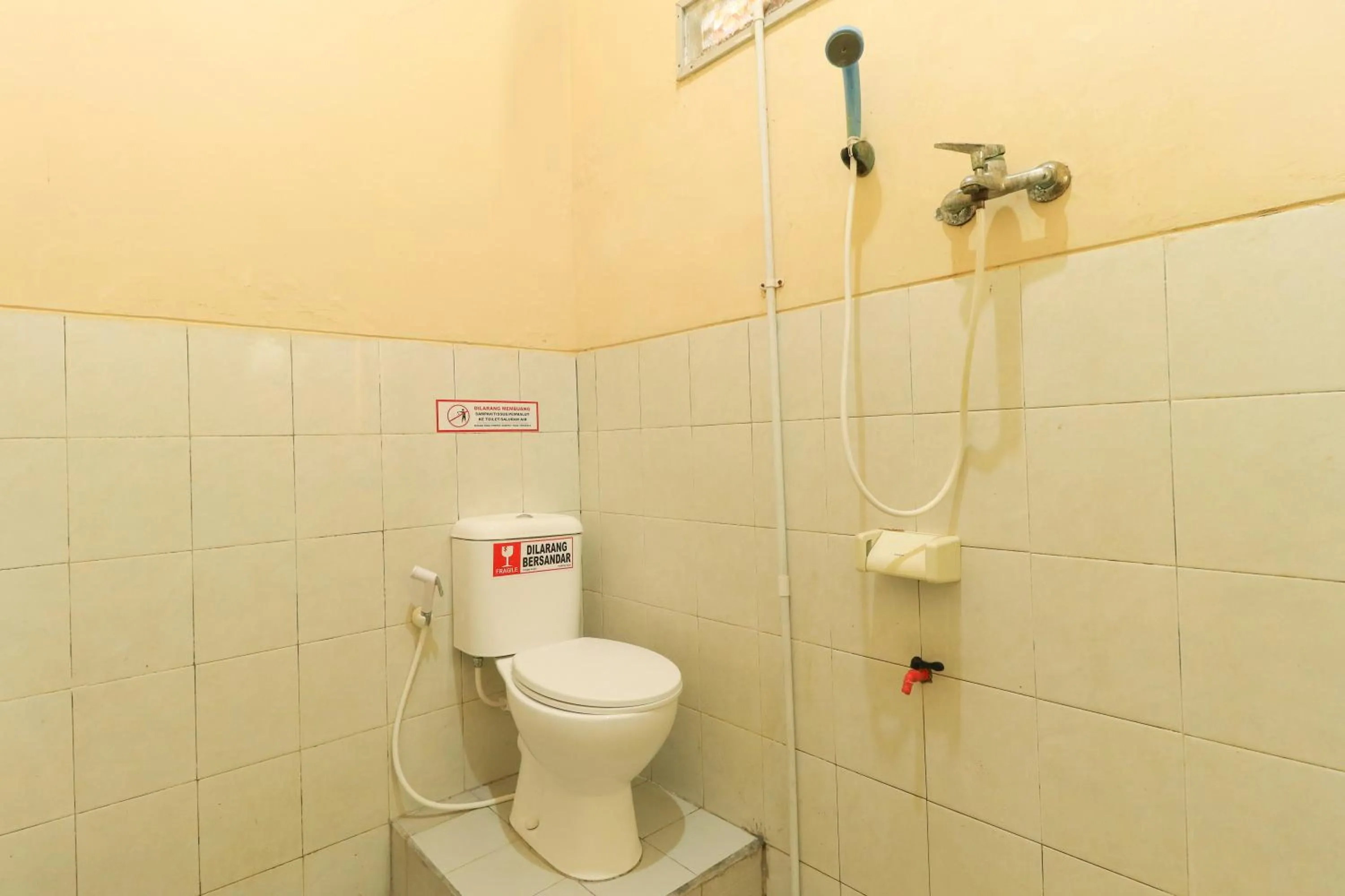 Toilet in Penginapan Pondok Rizqi Syariah