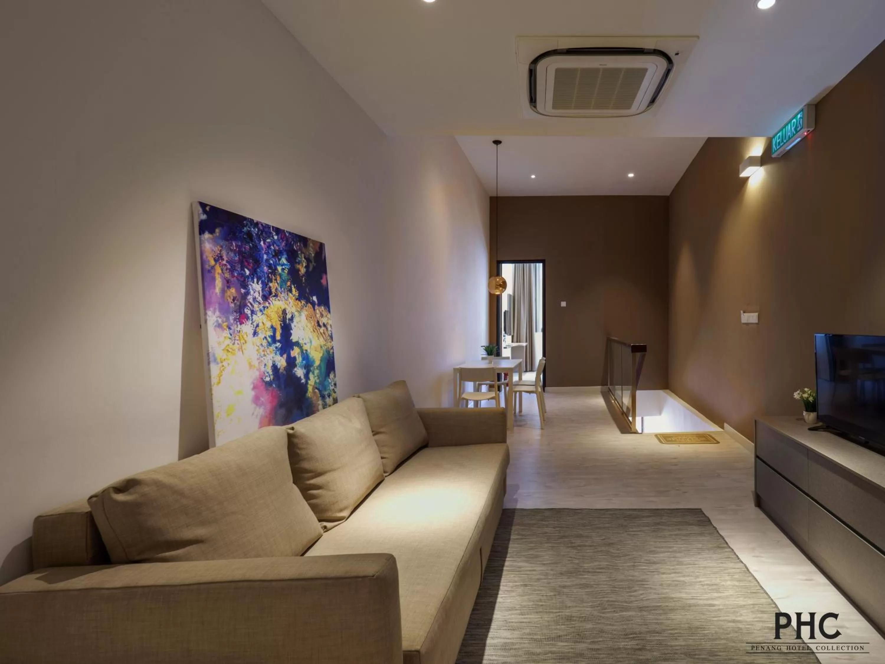 Seating area in Hutton Central Hotel Managed by The Ascott Limited