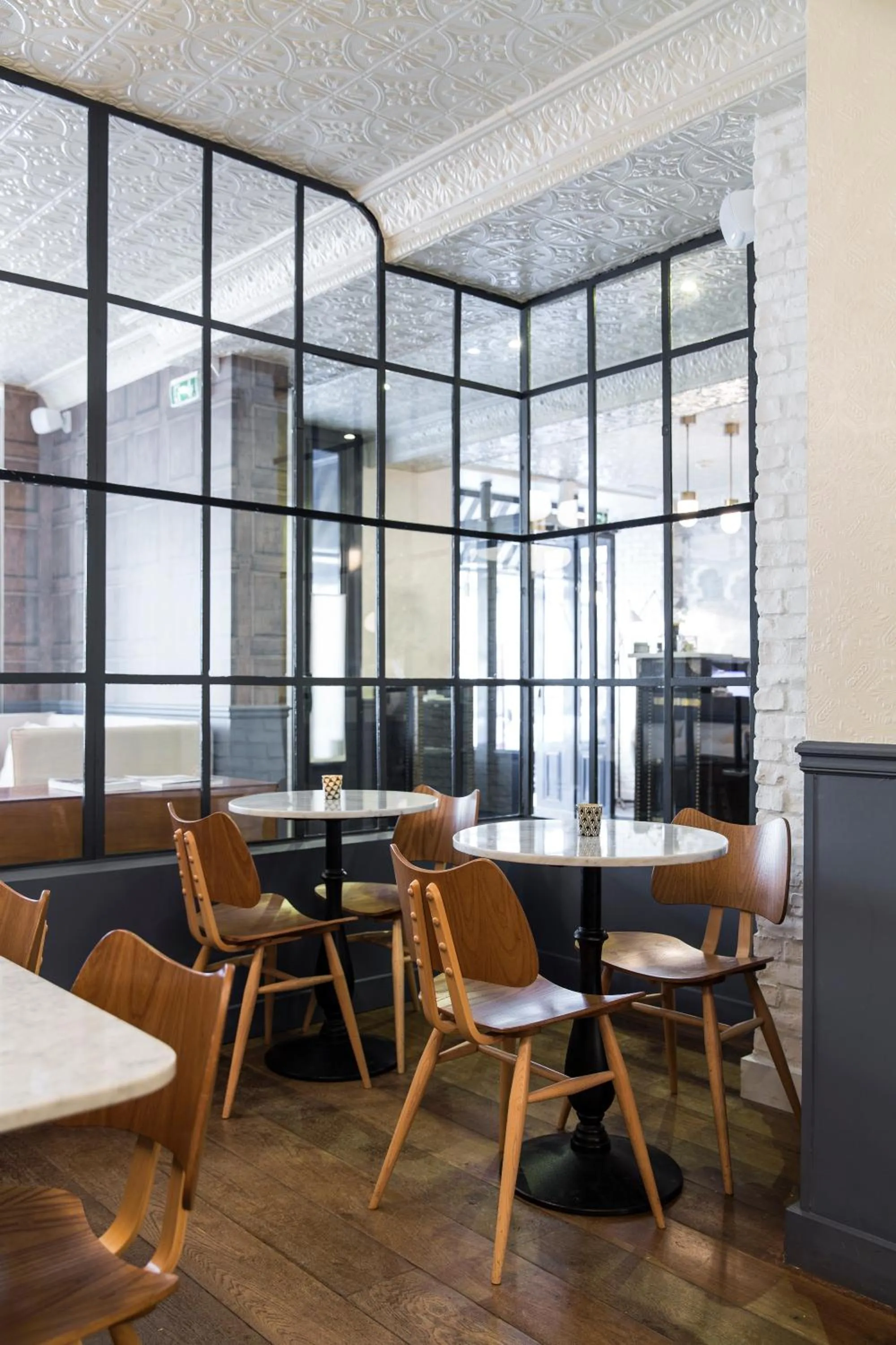 Restaurant/places to eat in Hotel Paradis