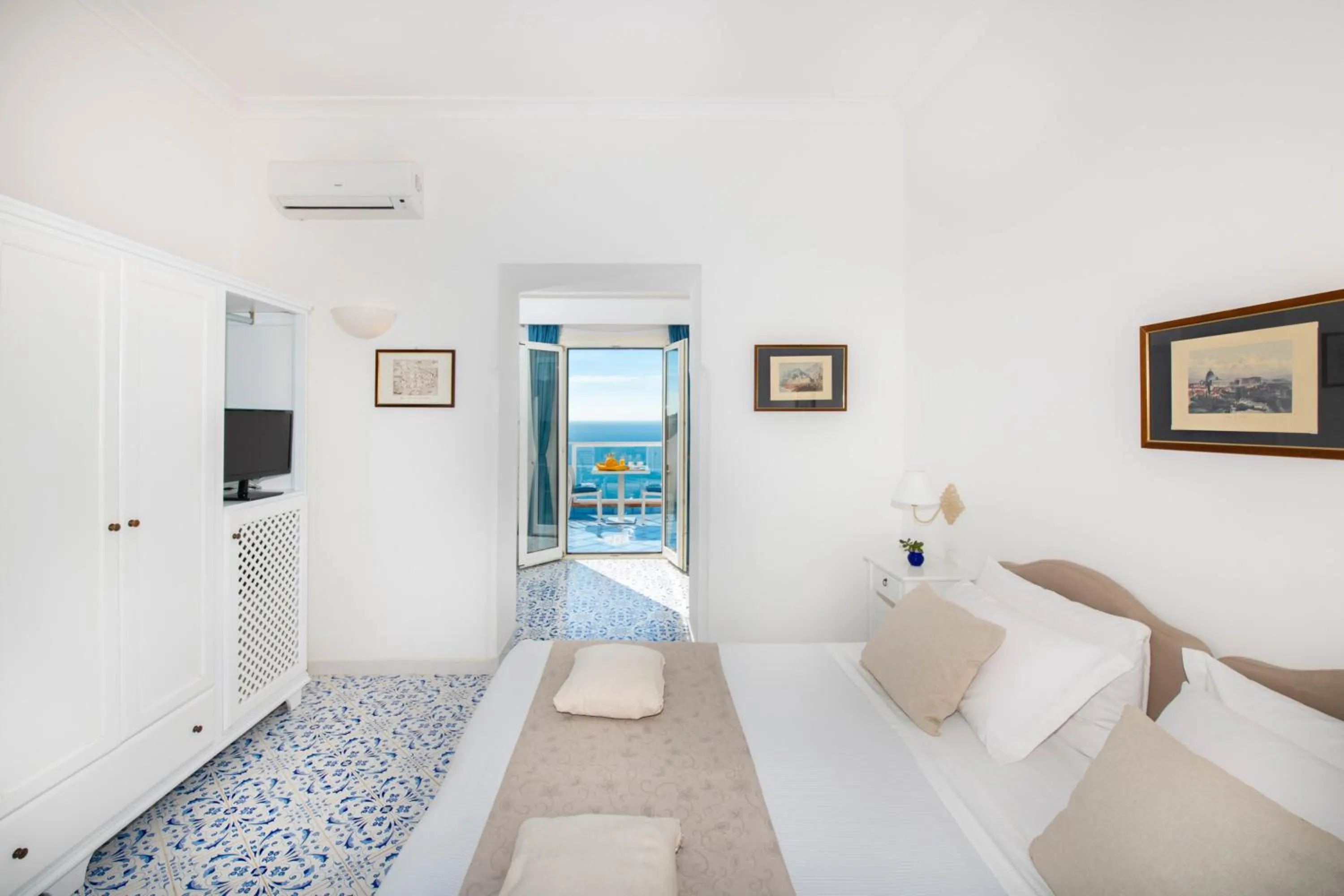 Bedroom, Bed in Grand Hotel Tritone