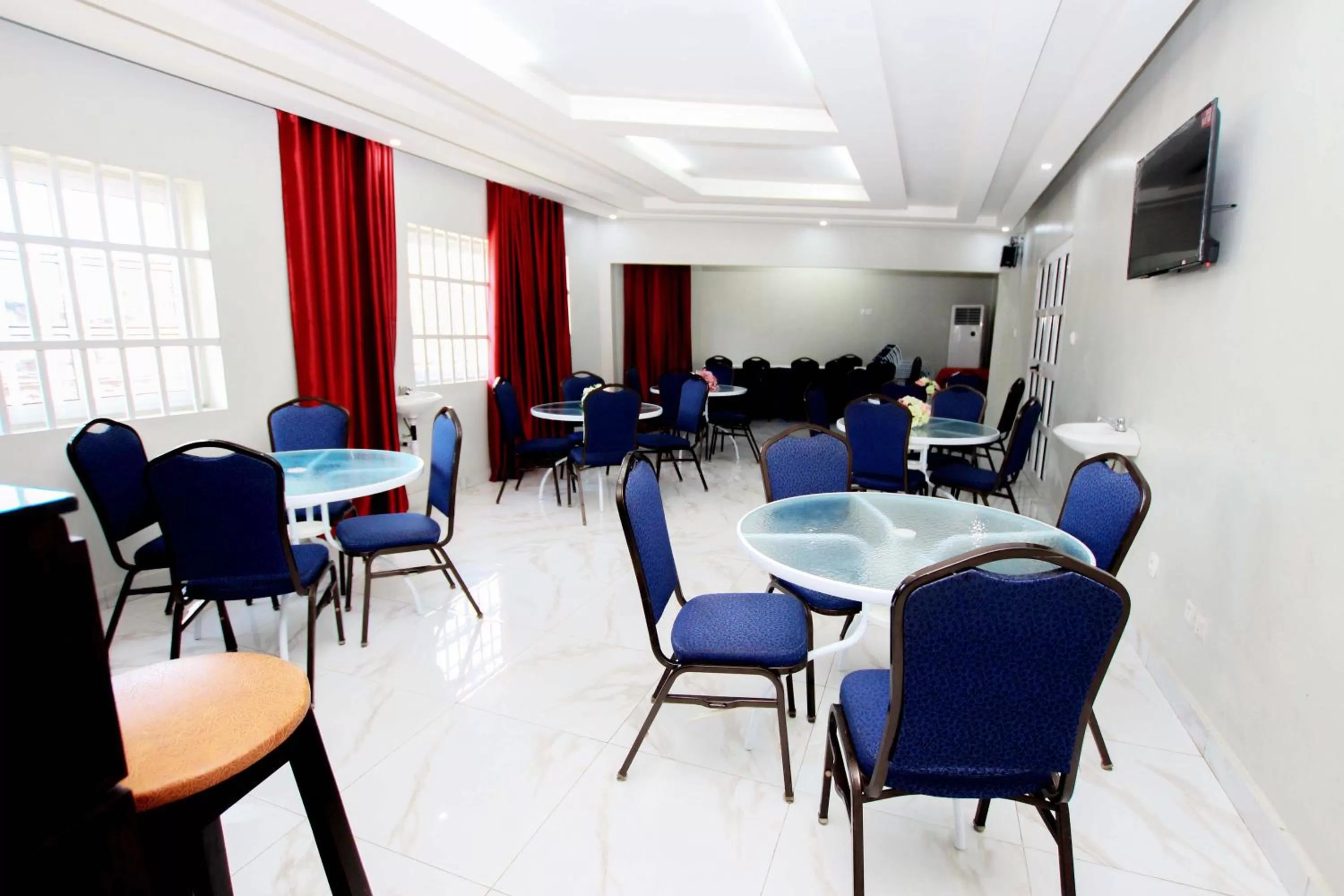 Restaurant/places to eat in Hotel Galilée