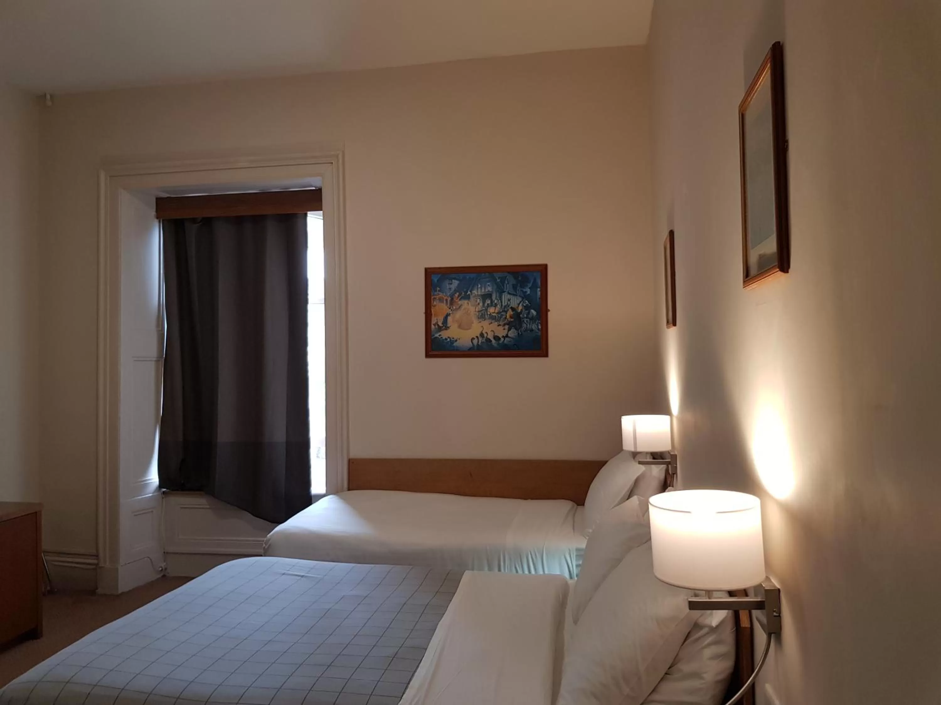 Bed in Aberdeen House