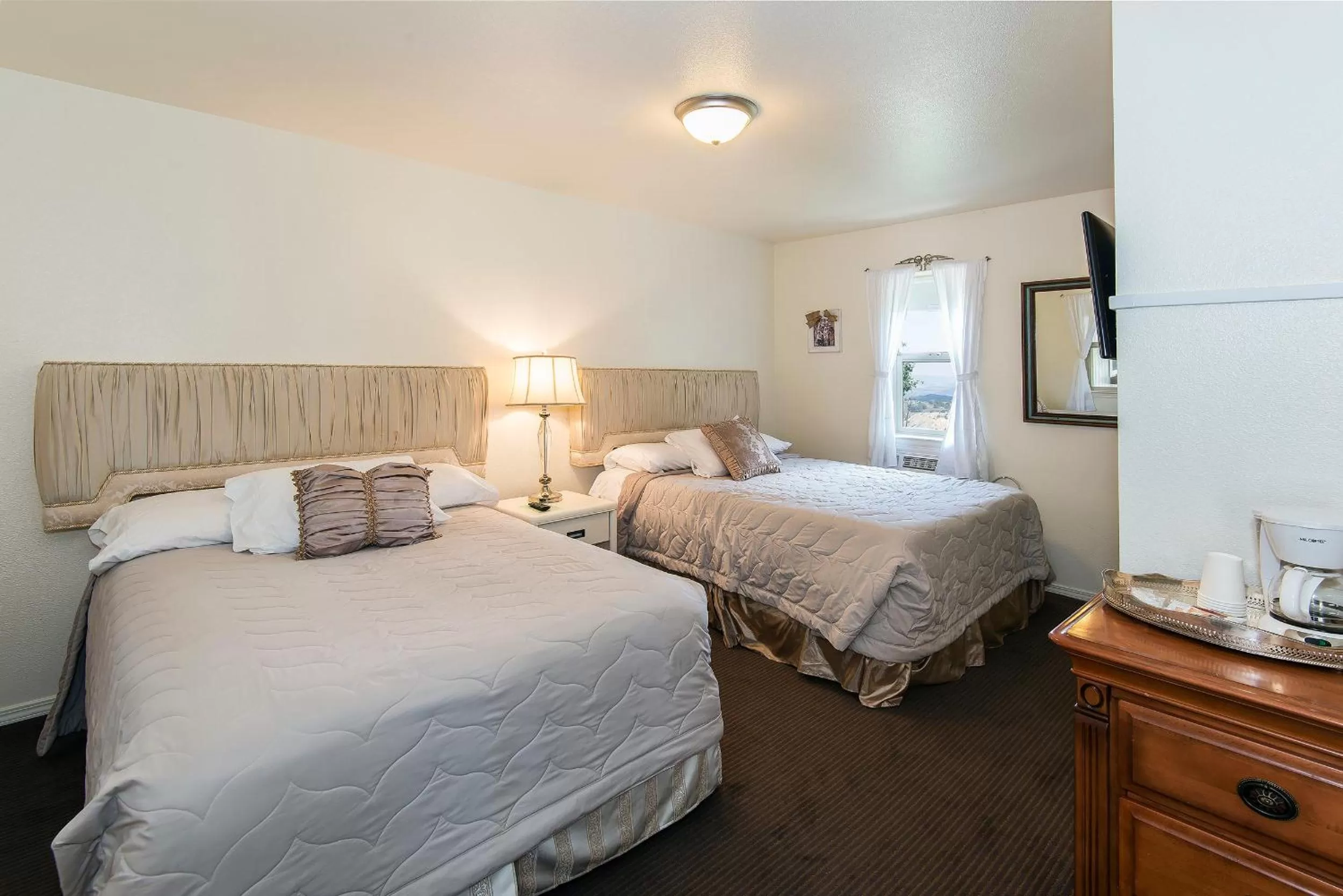 Other, Bed in Virginia City Inn