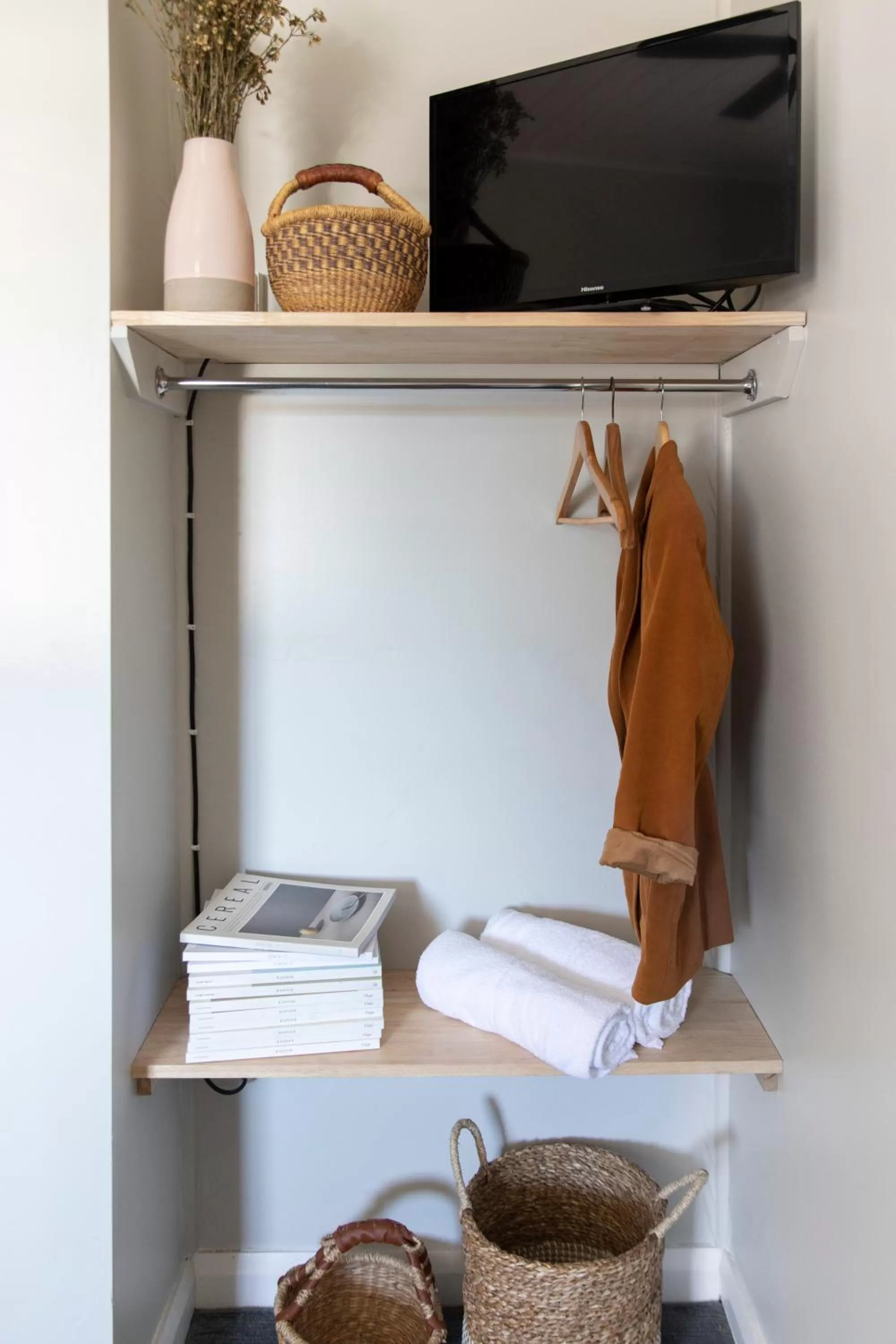 TV and multimedia in Robertson Public House and Kitchen