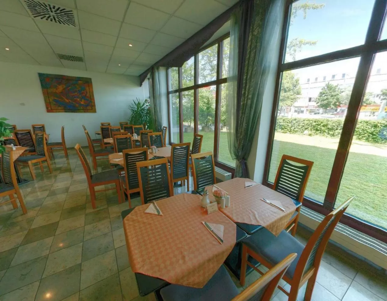 Restaurant/places to eat in AMBER ECONTEL