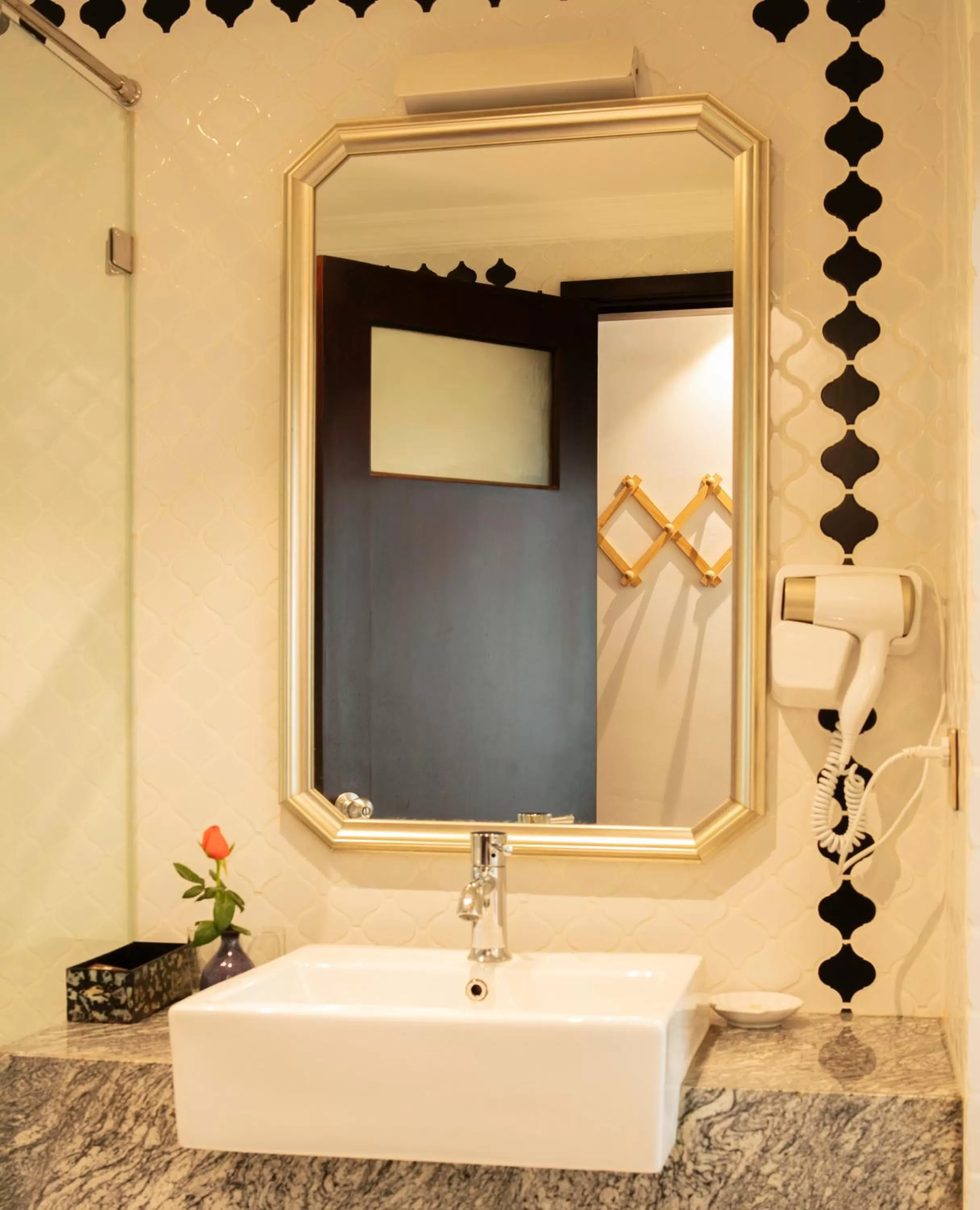 Shower in Golden Legend Boutique Hotel