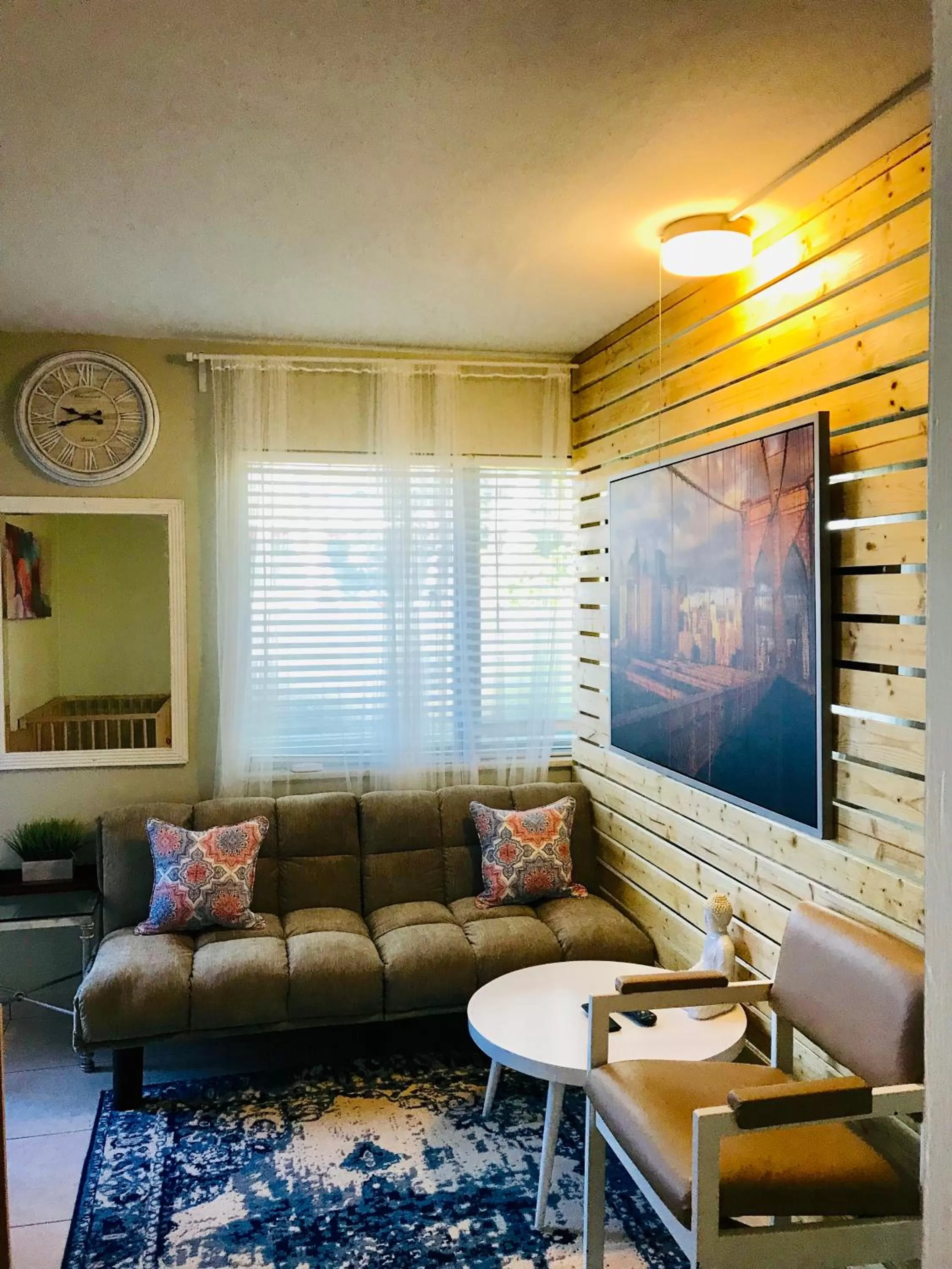 Living room in Hollywood Light Haven Lodge