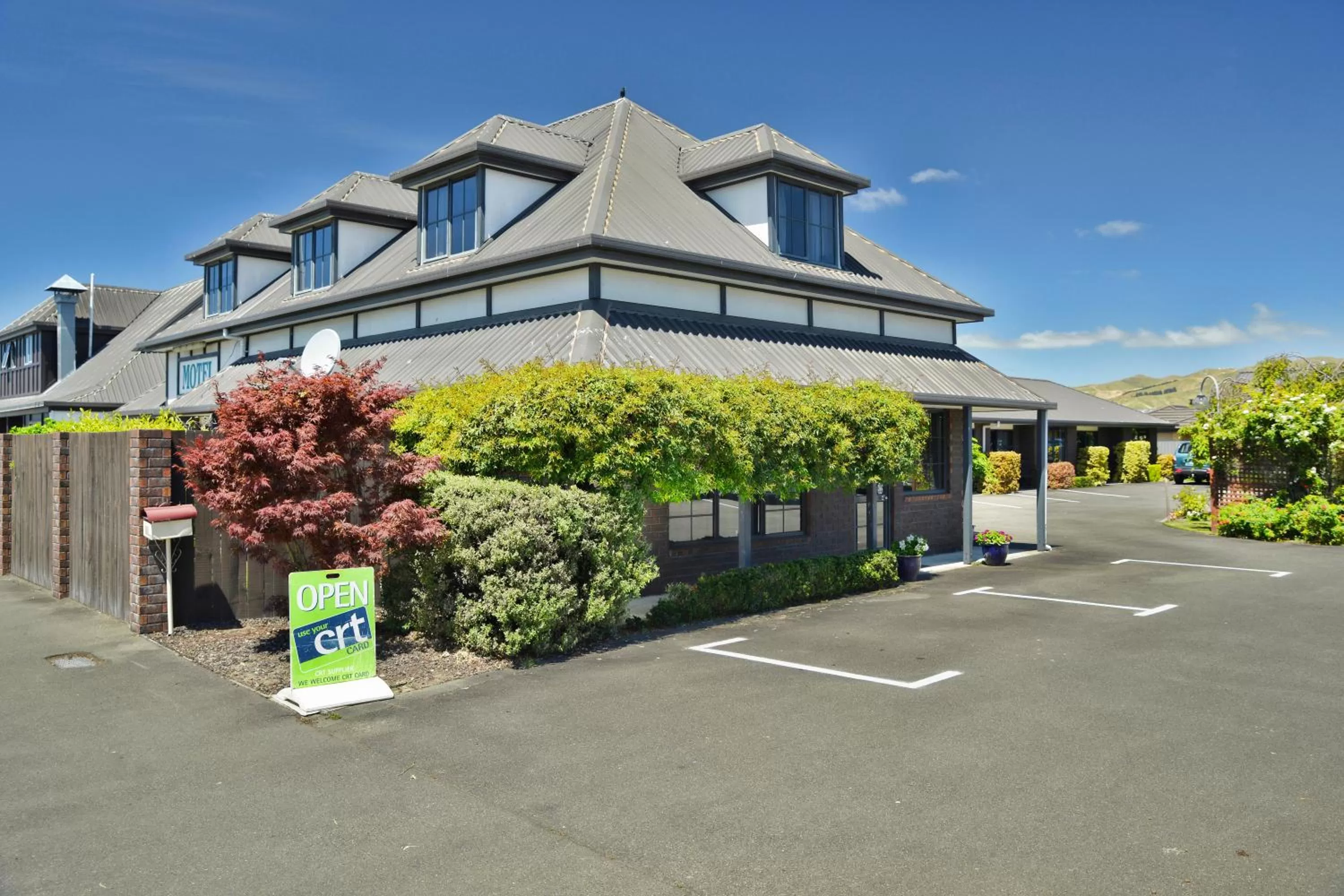 Facade/entrance in Aston Court Motel