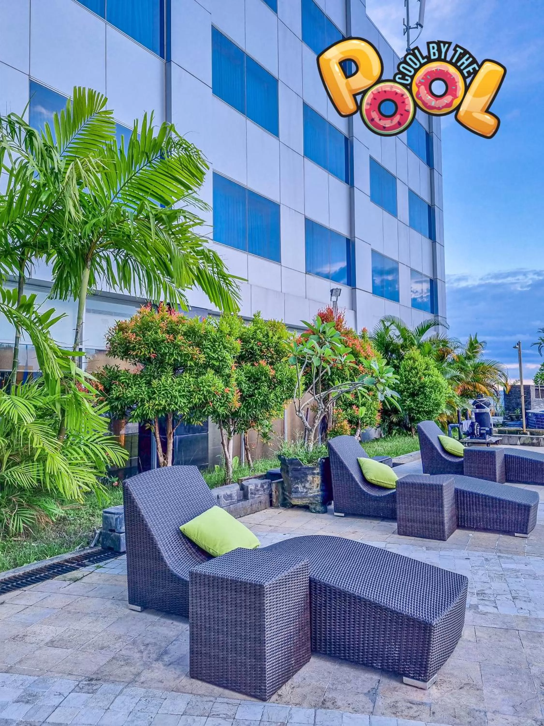 Swimming pool in Novotel Balikpapan