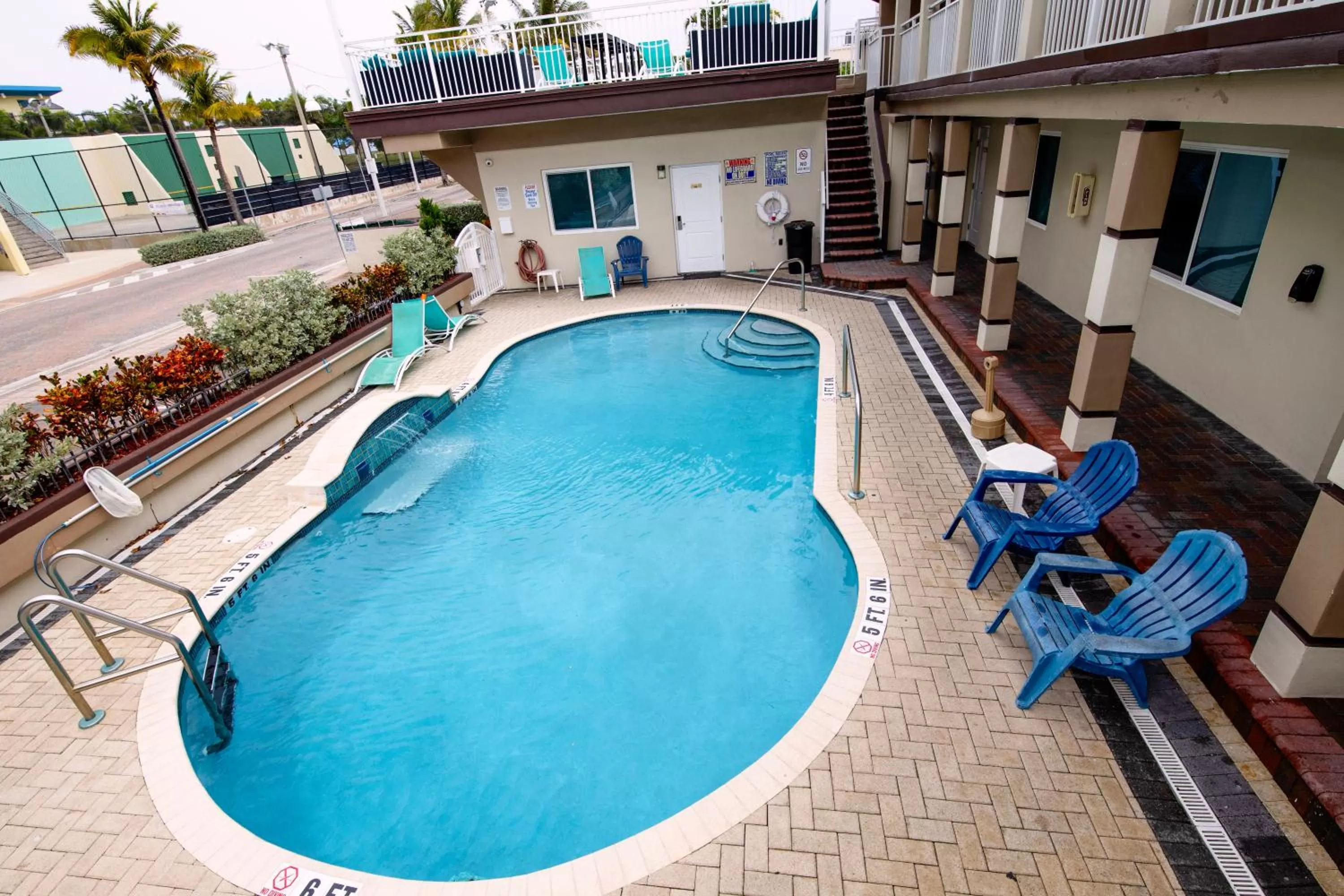 Swimming pool in Caribbean Resort Suites