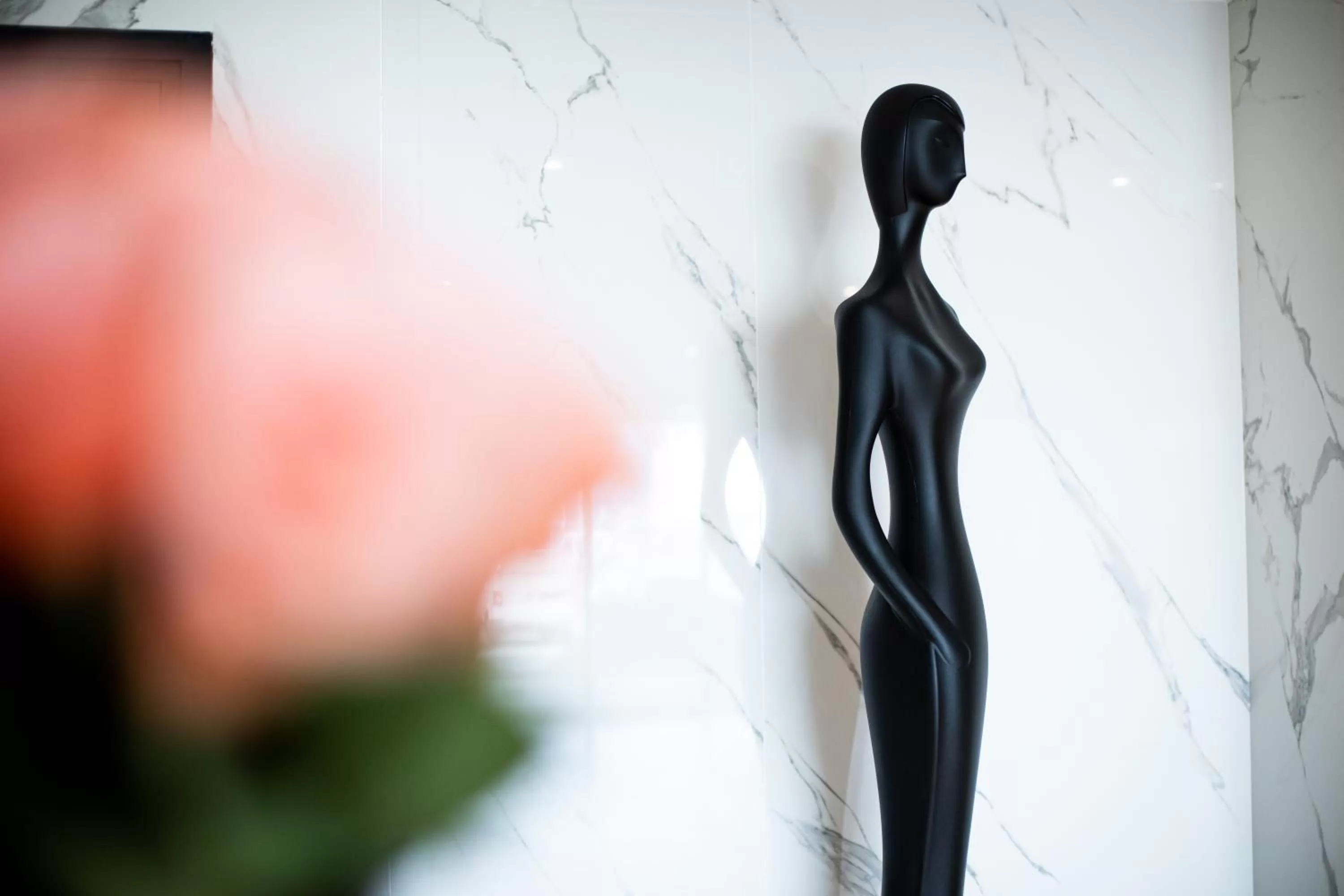 Lobby or reception in Le Barracuda & Spa, Centre Port, pieds dans l'eau, vue mer