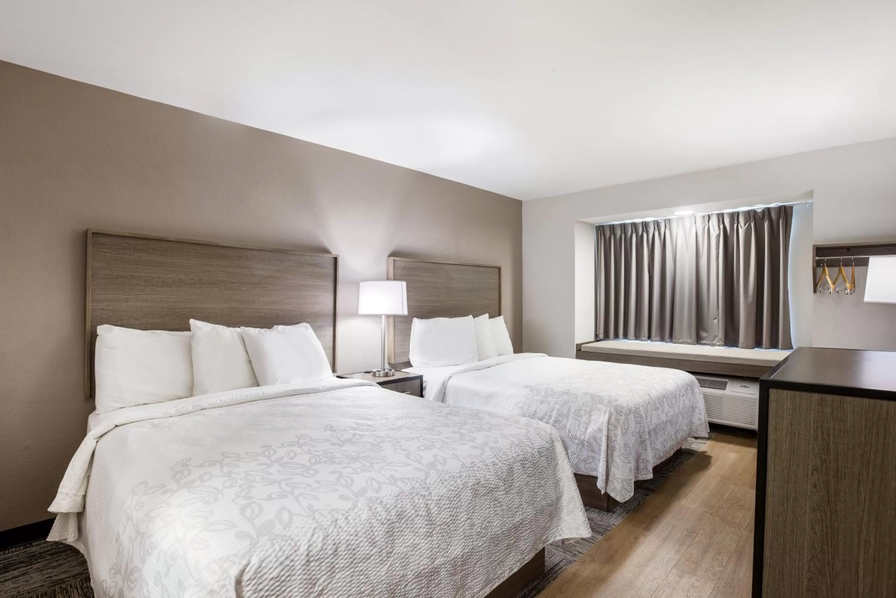 Photo of the whole room, Bed in Red Roof Inn PLUS+ & Suites Savannah – I-95