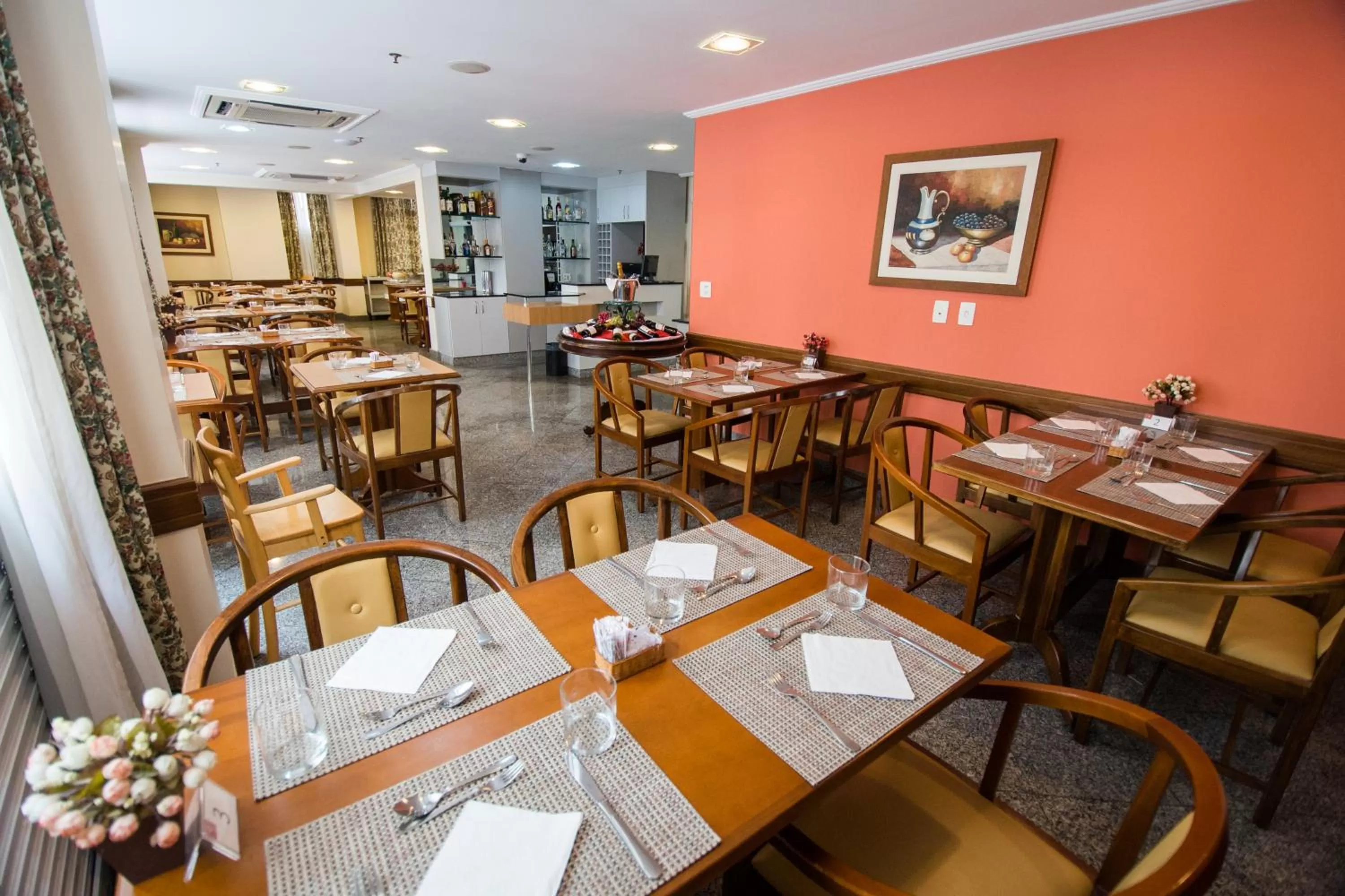 Restaurant/places to eat in Hotel OK