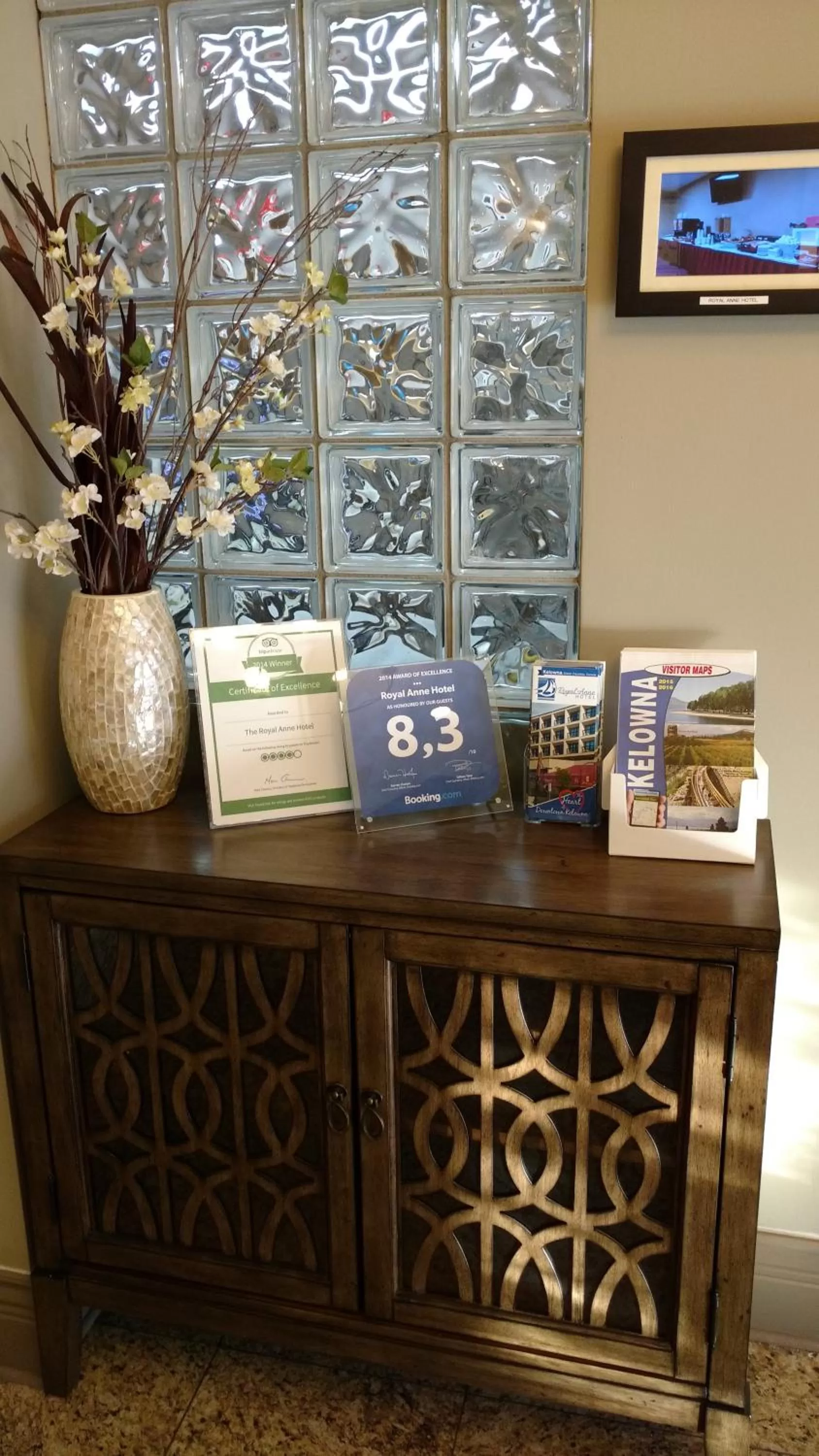 Certificate/Award in The Royal Anne Hotel