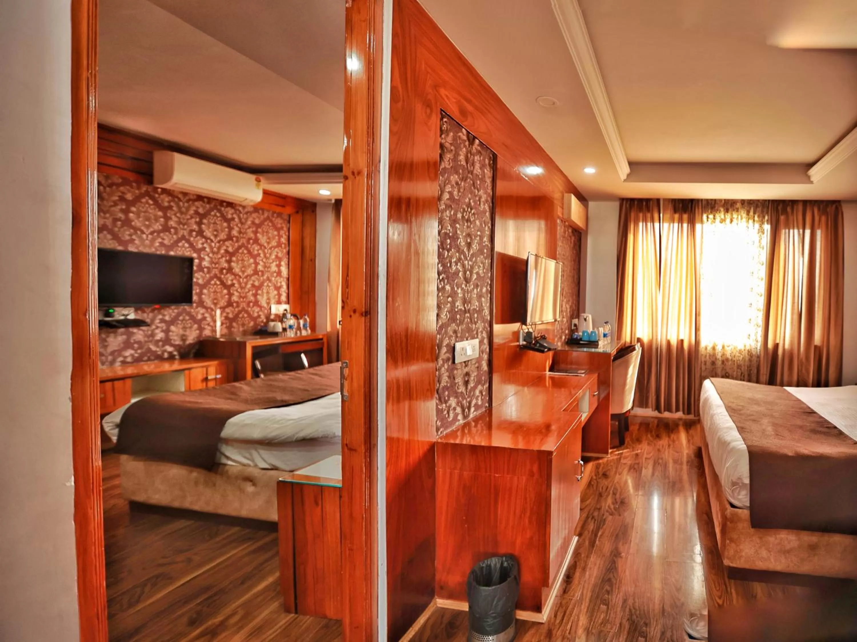 Bed, Seating Area in Hotel The Montreal