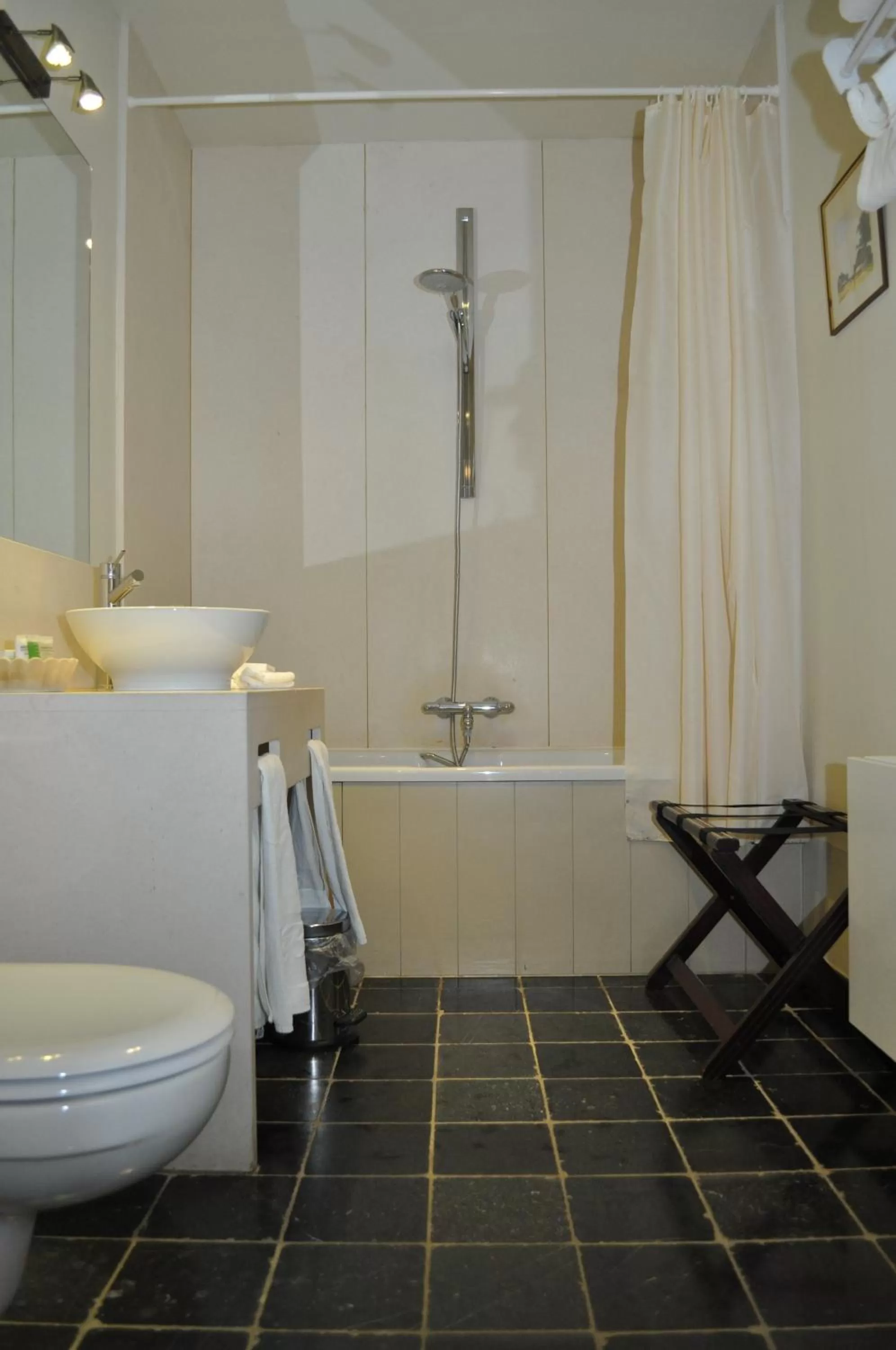 Bathroom in Hotel Jan Brito