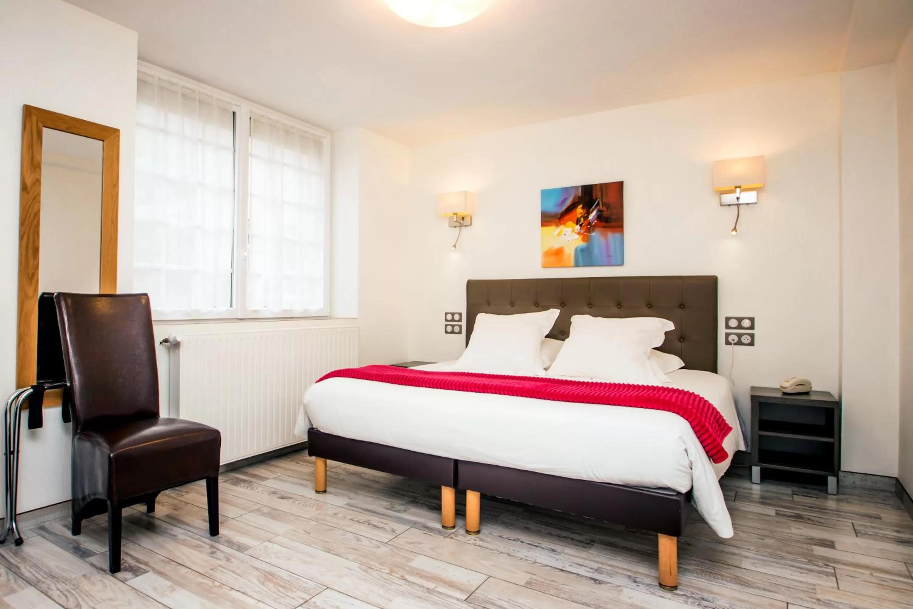 Bedroom, Bed in The Originals Boutique, Hôtel de La Baie de Morlaix