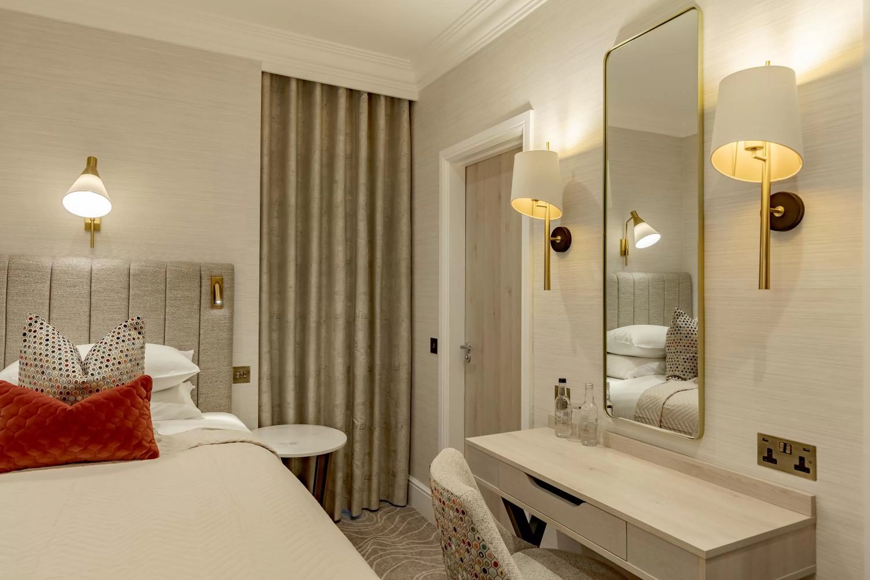 Bed in Lodore Falls Hotel & Spa