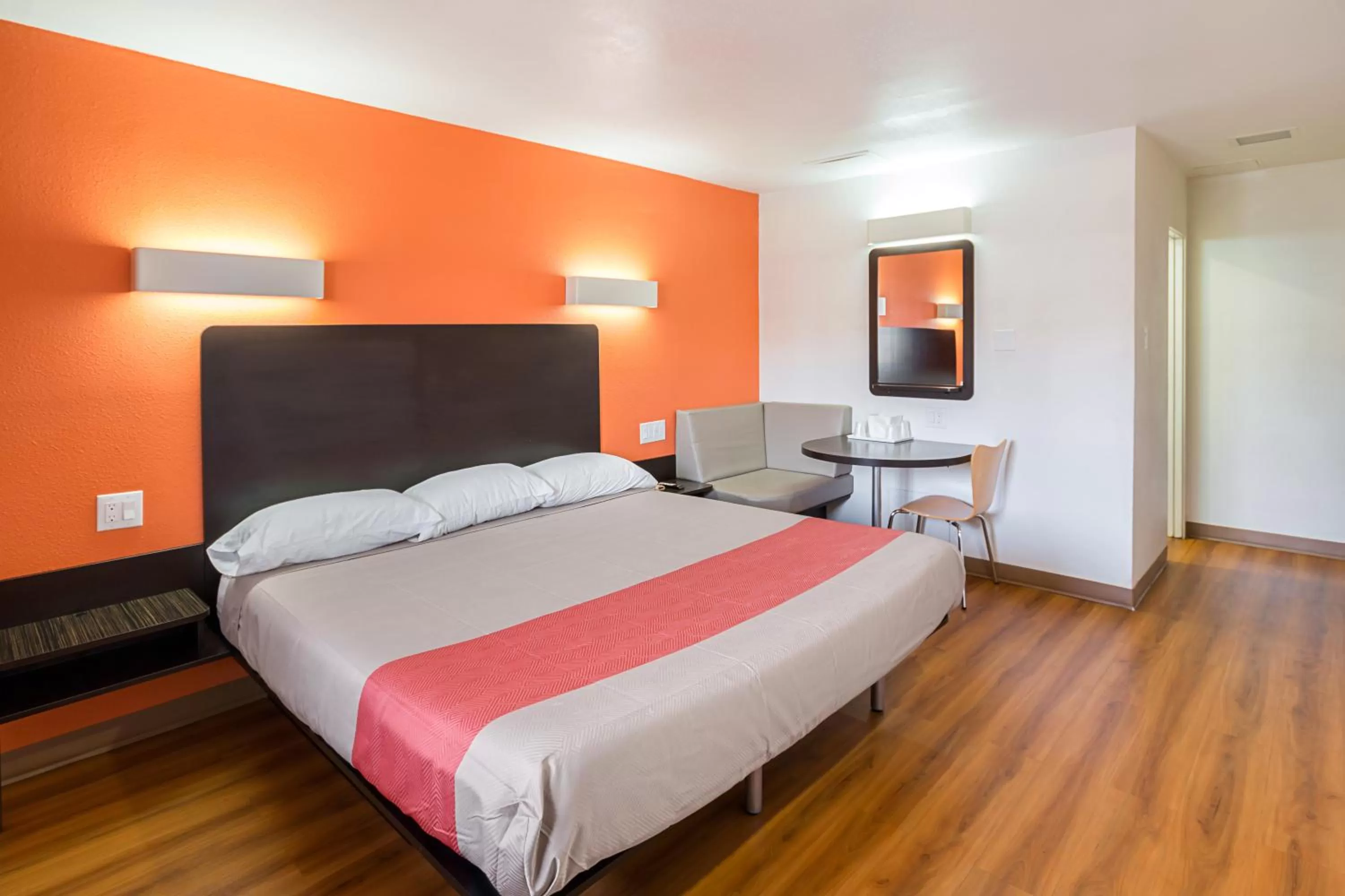 Bedroom, Bed in Motel 6-El Paso, TX - Airport - Fort Bliss