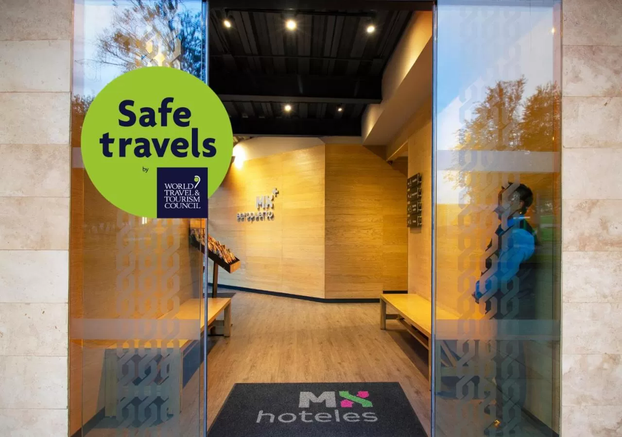 Facade/entrance in Hotel MX aeropuerto CDMX, Trademark Collection by Wyndham