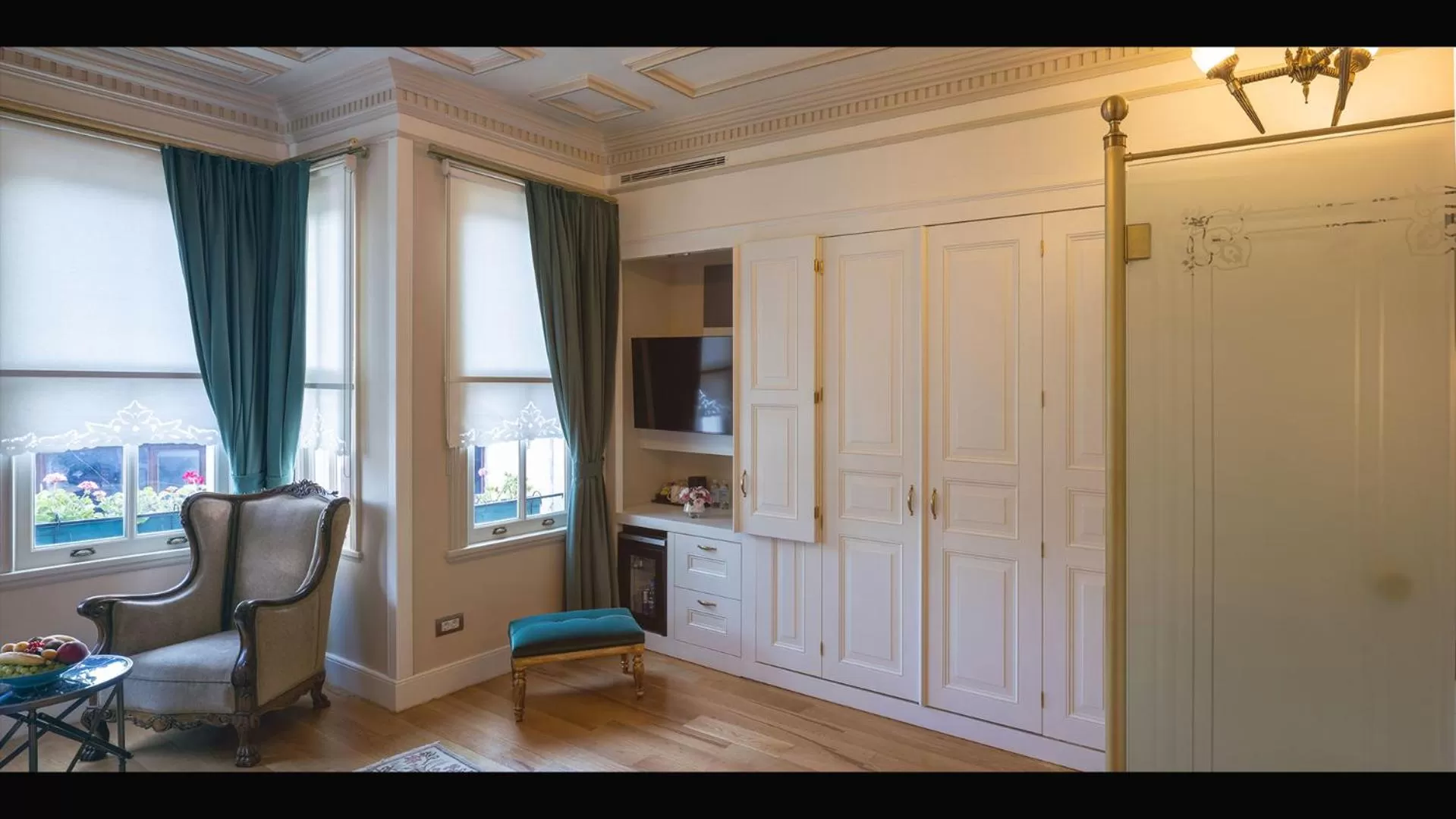 TV and multimedia in Hotel Turkish House