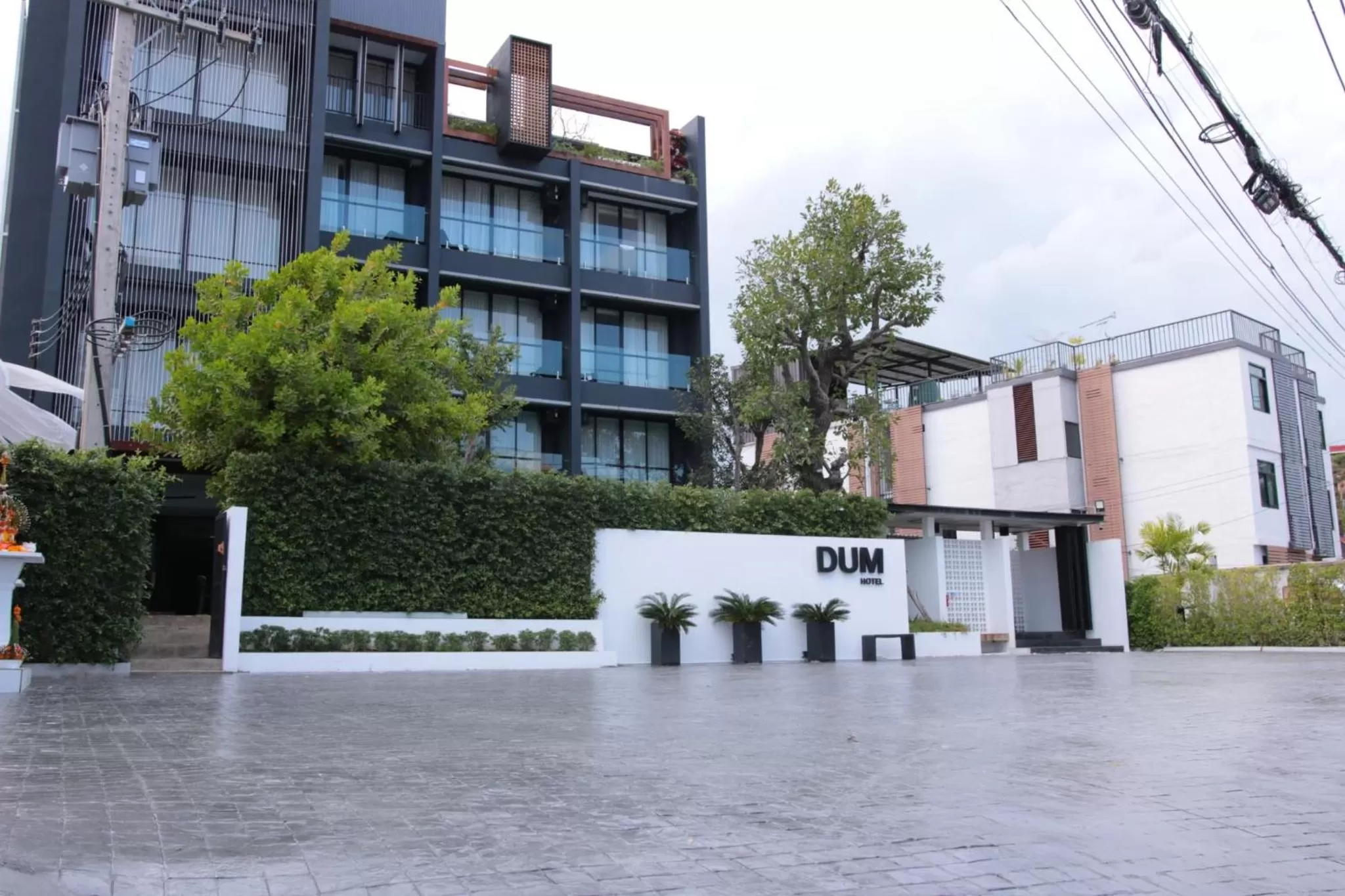 Property building in DUM Hotel - Si Phum