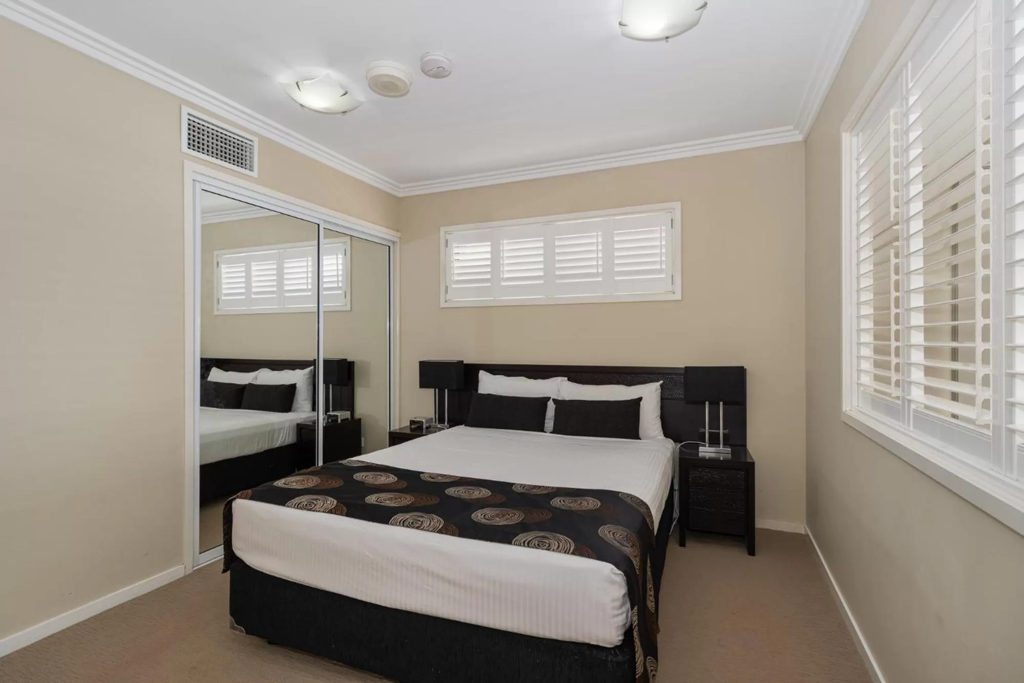 Bed in Eden by the Bay