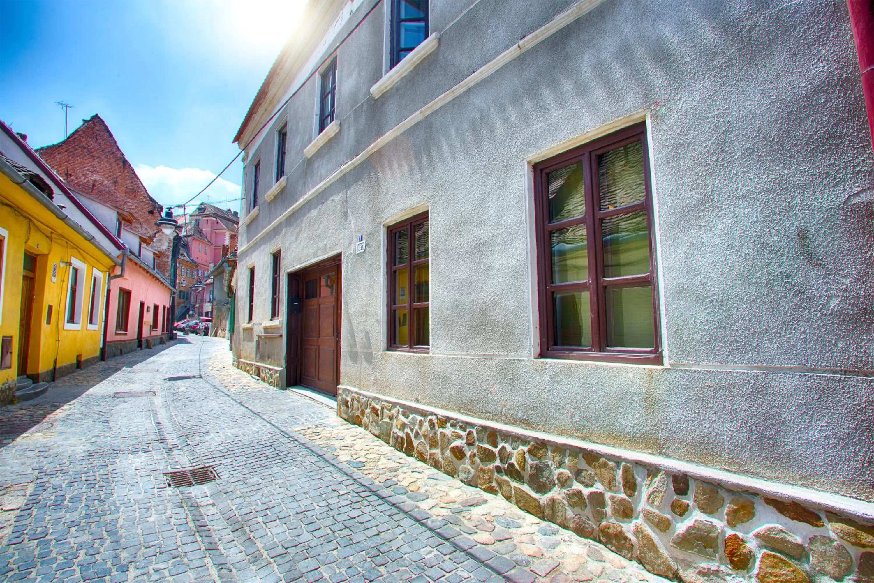 Property building in Goldsmith