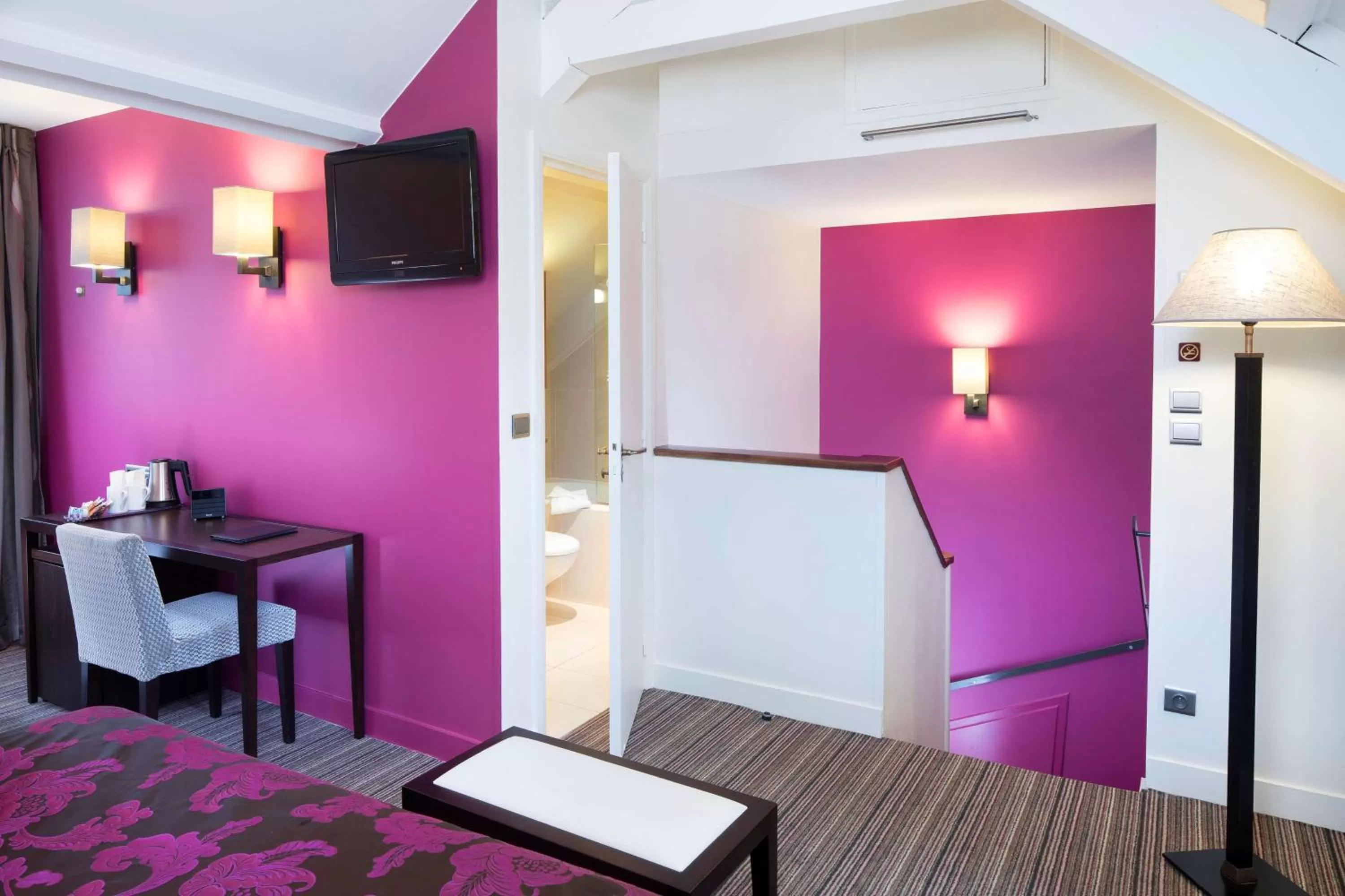 Photo of the whole room, Bed in Hôtel Paris Louvre Opéra