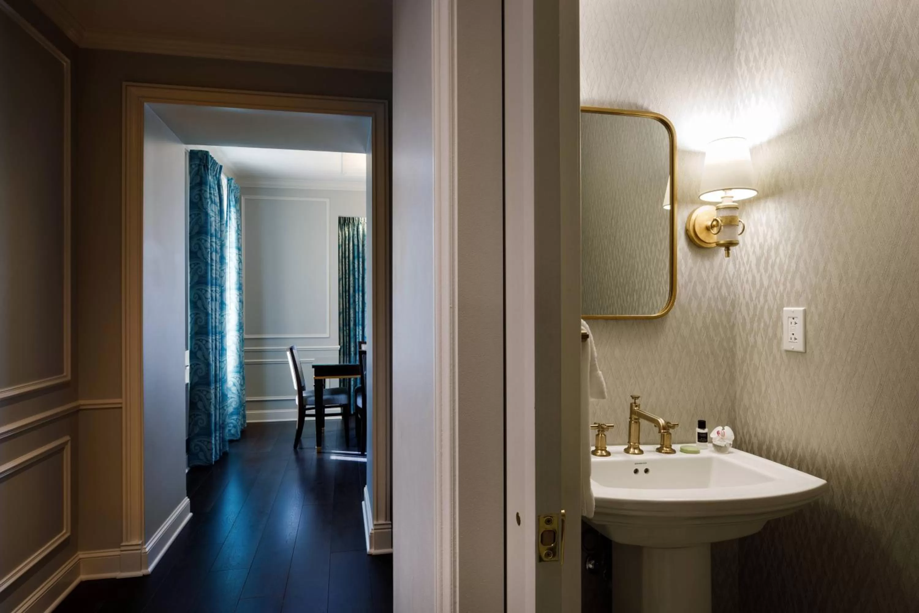 Photo of the whole room in Hotel Carmichael, Autograph Collection