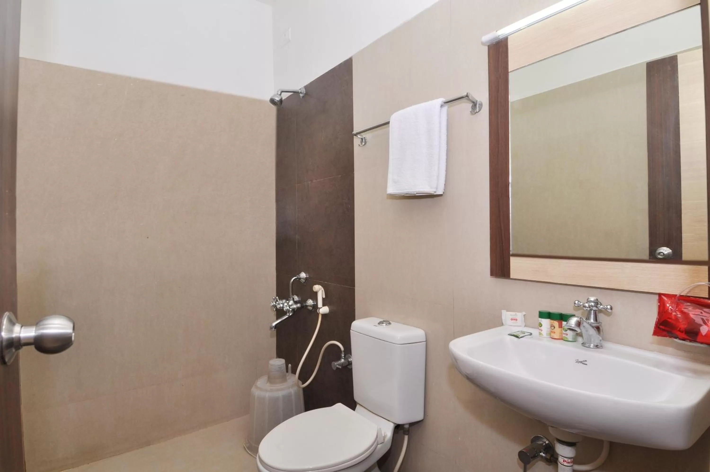 Shower, Bathroom in Sivamurugan Hotels