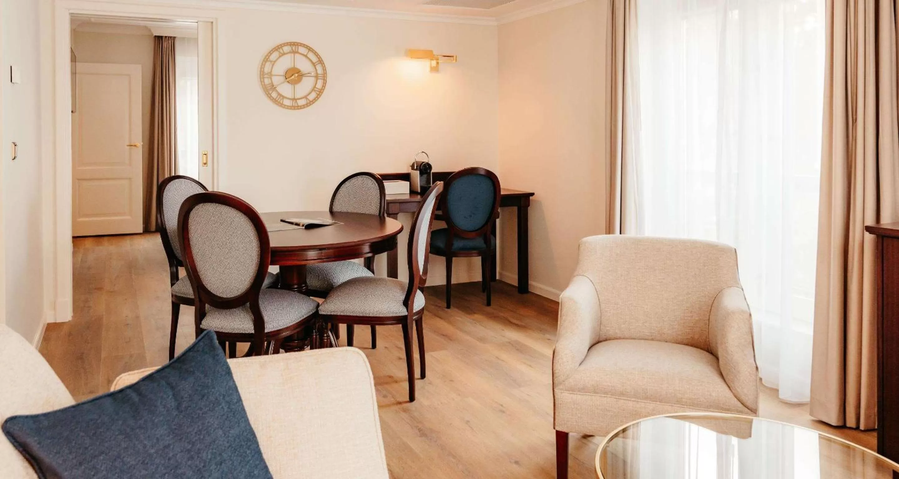 Photo of the whole room in Grand Hotel Karel V