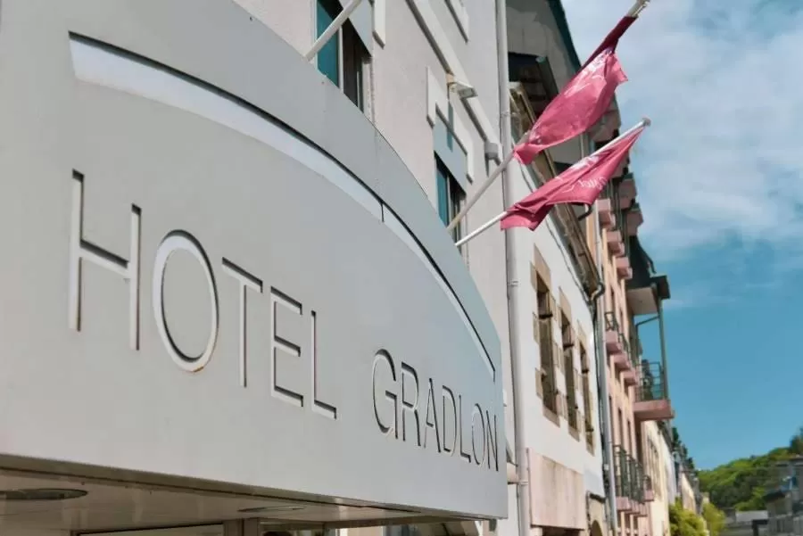 Property logo or sign in Gradlon