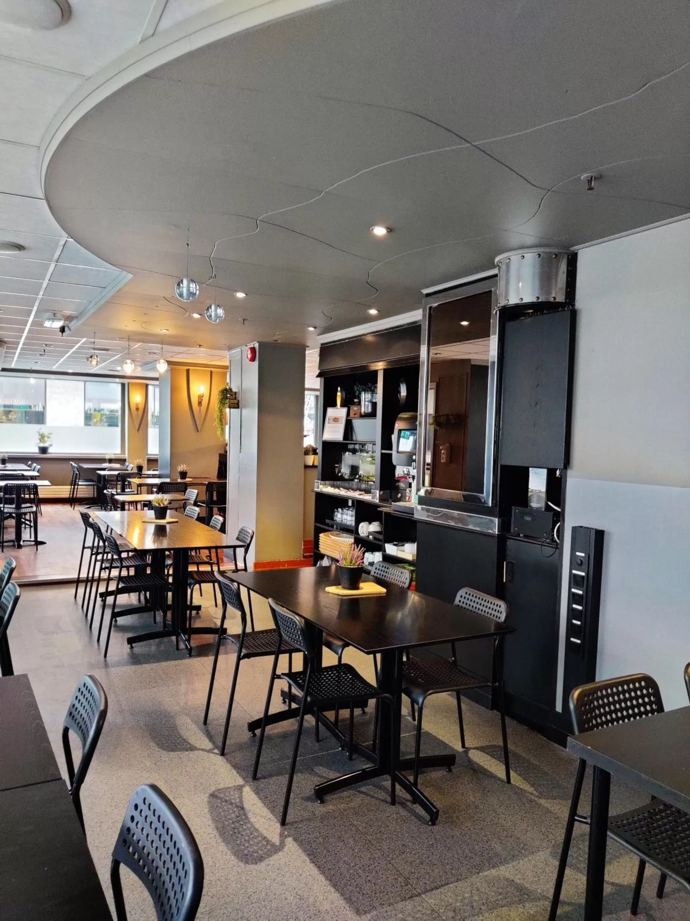 Restaurant/places to eat in First Hotel Millennium