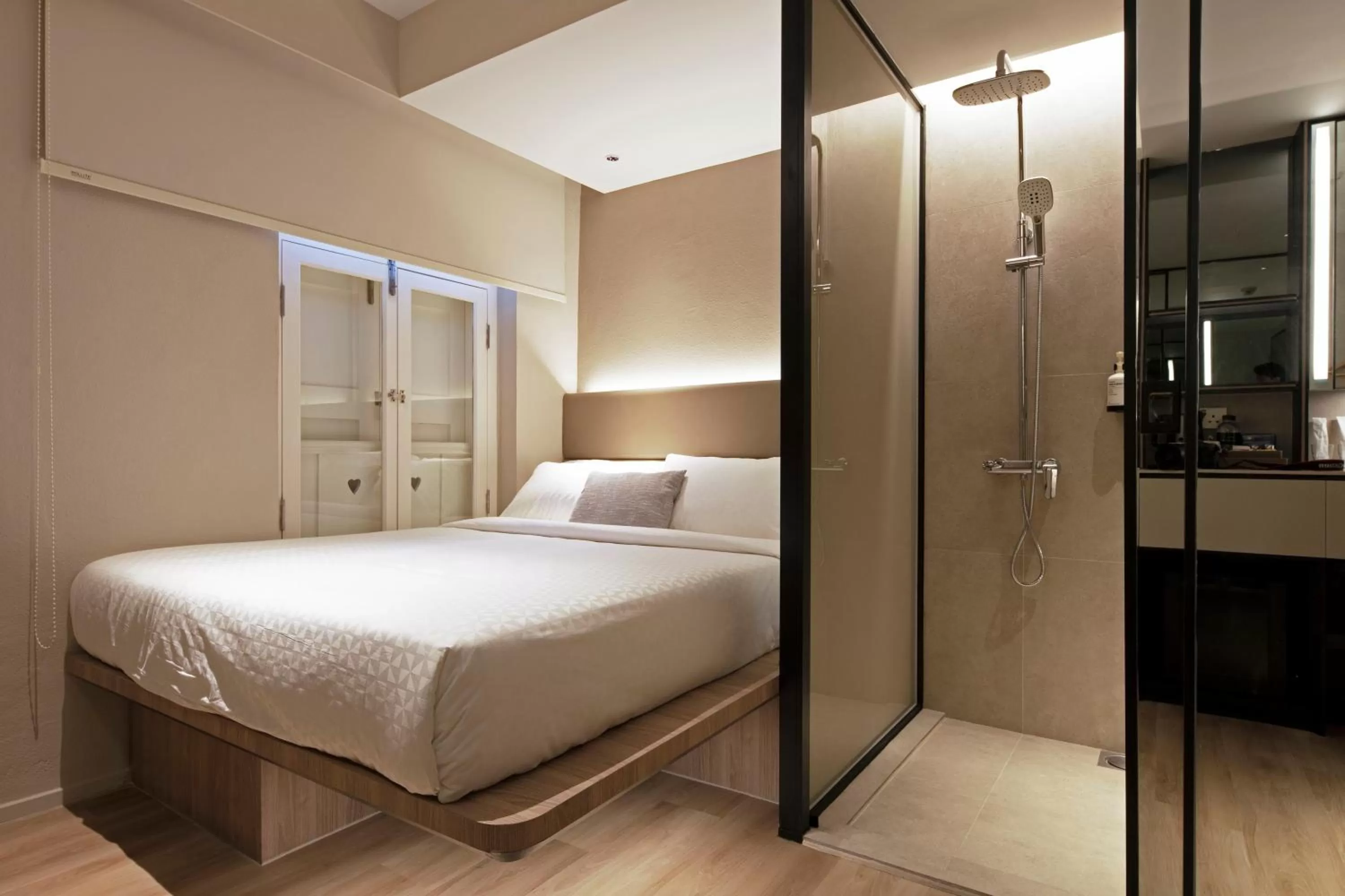 Shower, Bed in Hotel 1900 Chinatown