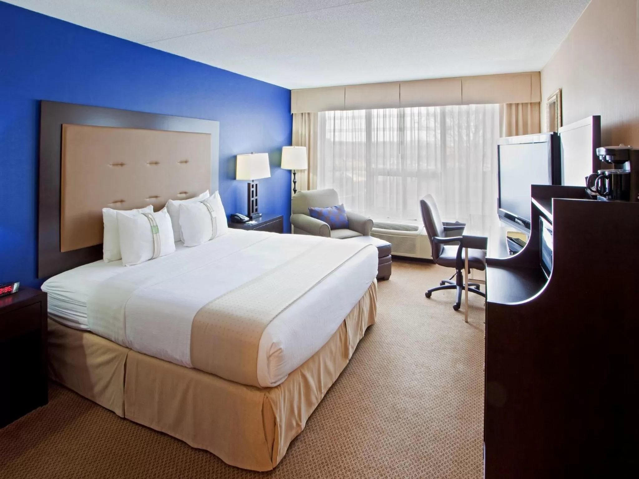 Bed in Holiday Inn Washington D.C. - Greenbelt Maryland by IHG