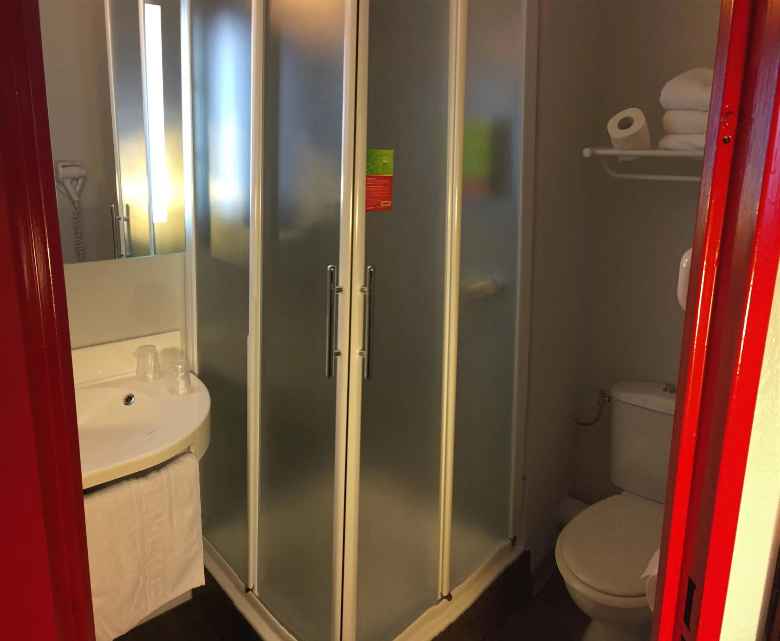 Bathroom in initial by balladins Amiens / Longueau