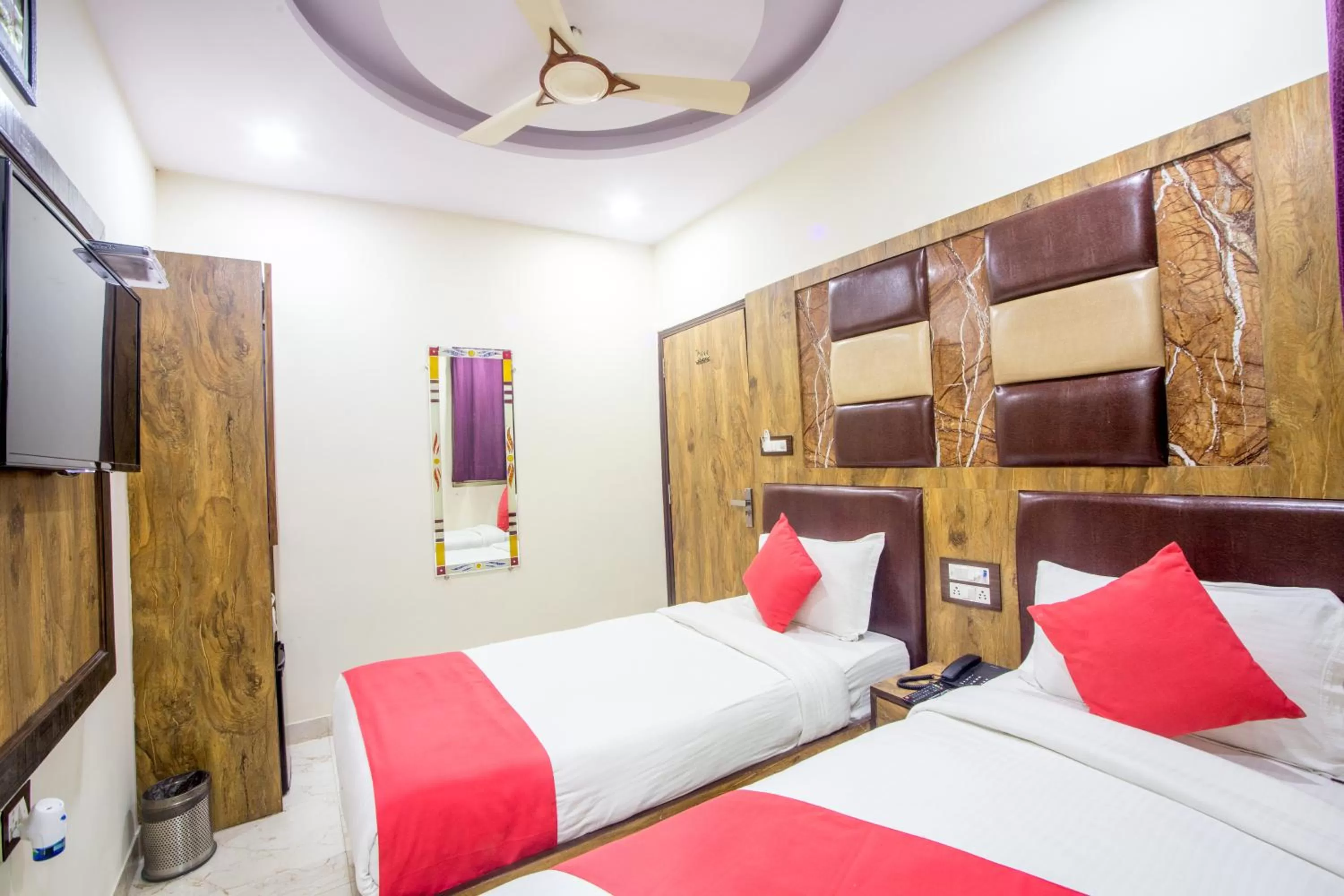 Bedroom, Bed in Hotel Dollar Inn