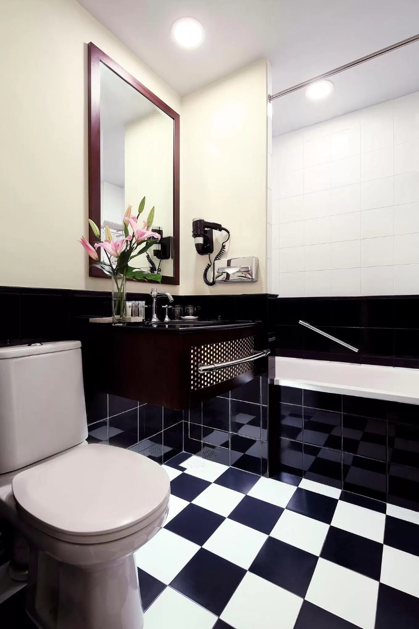 Toilet in Copthorne King's Hotel Singapore