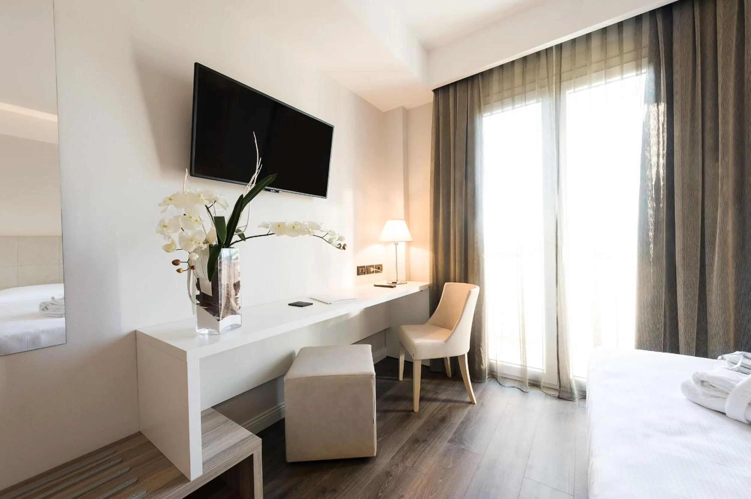 TV and multimedia, Bed in Hotel Garden Experience