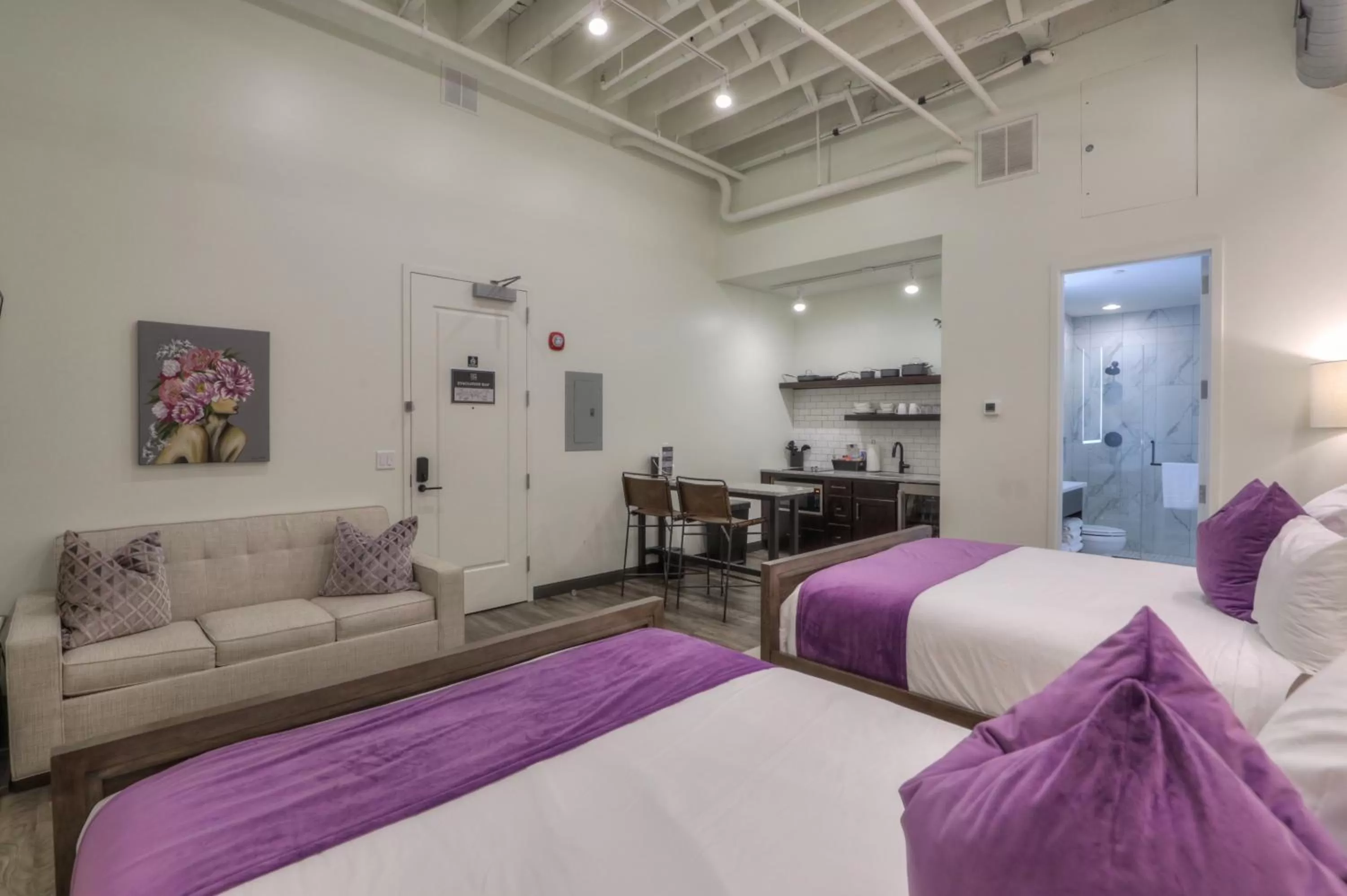 Photo of the whole room, Bed in Studio 154 Hotel