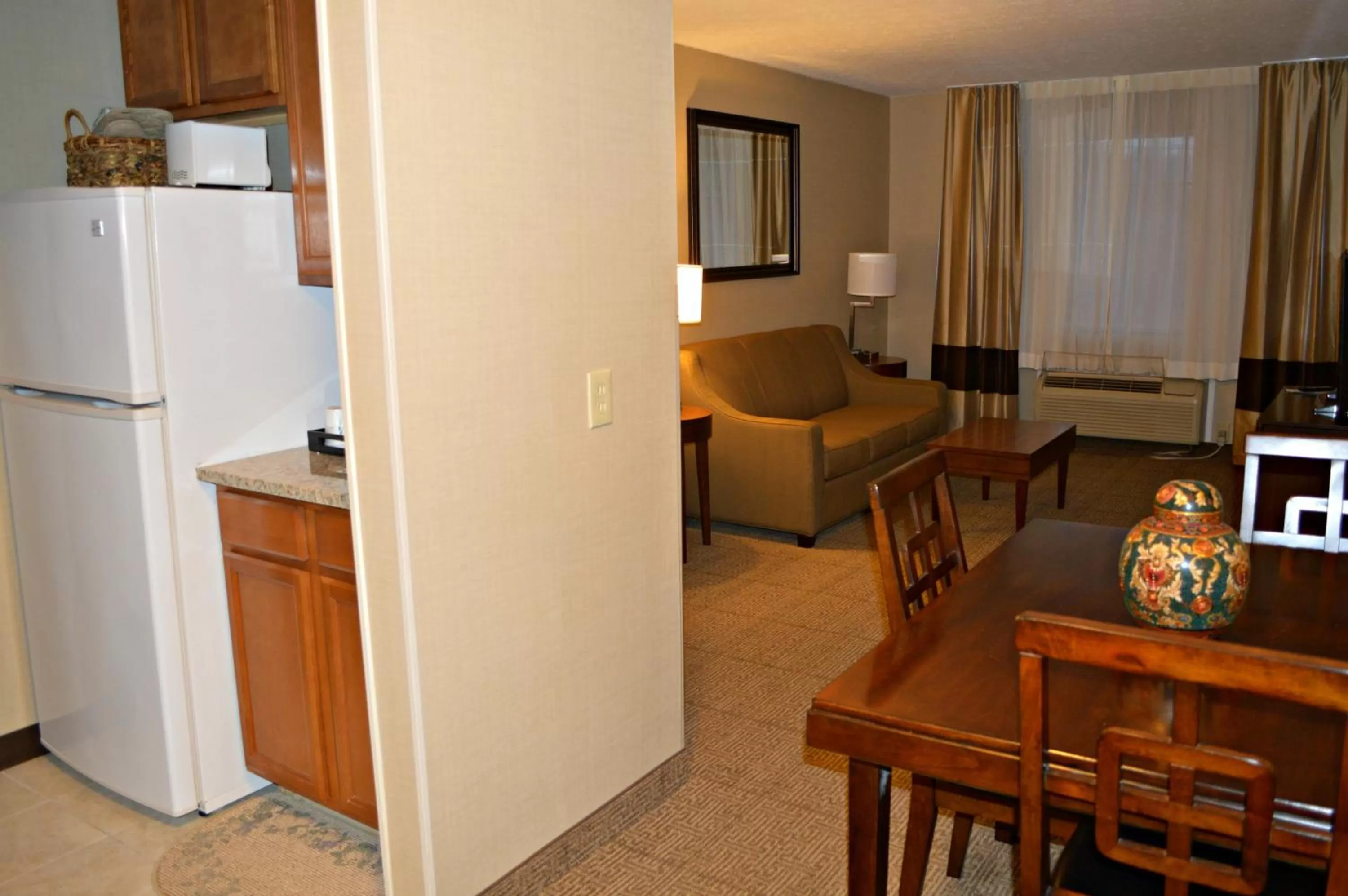 Living room in Wyndham Garden Hotel Cross Lanes Charleston