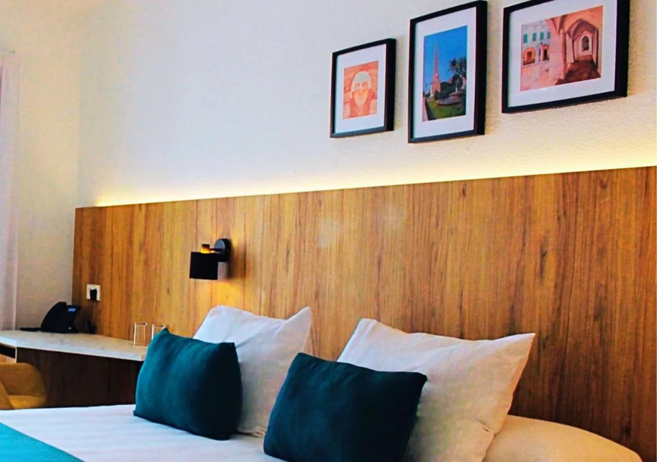 Bedroom, Bed in Alfons Hotel