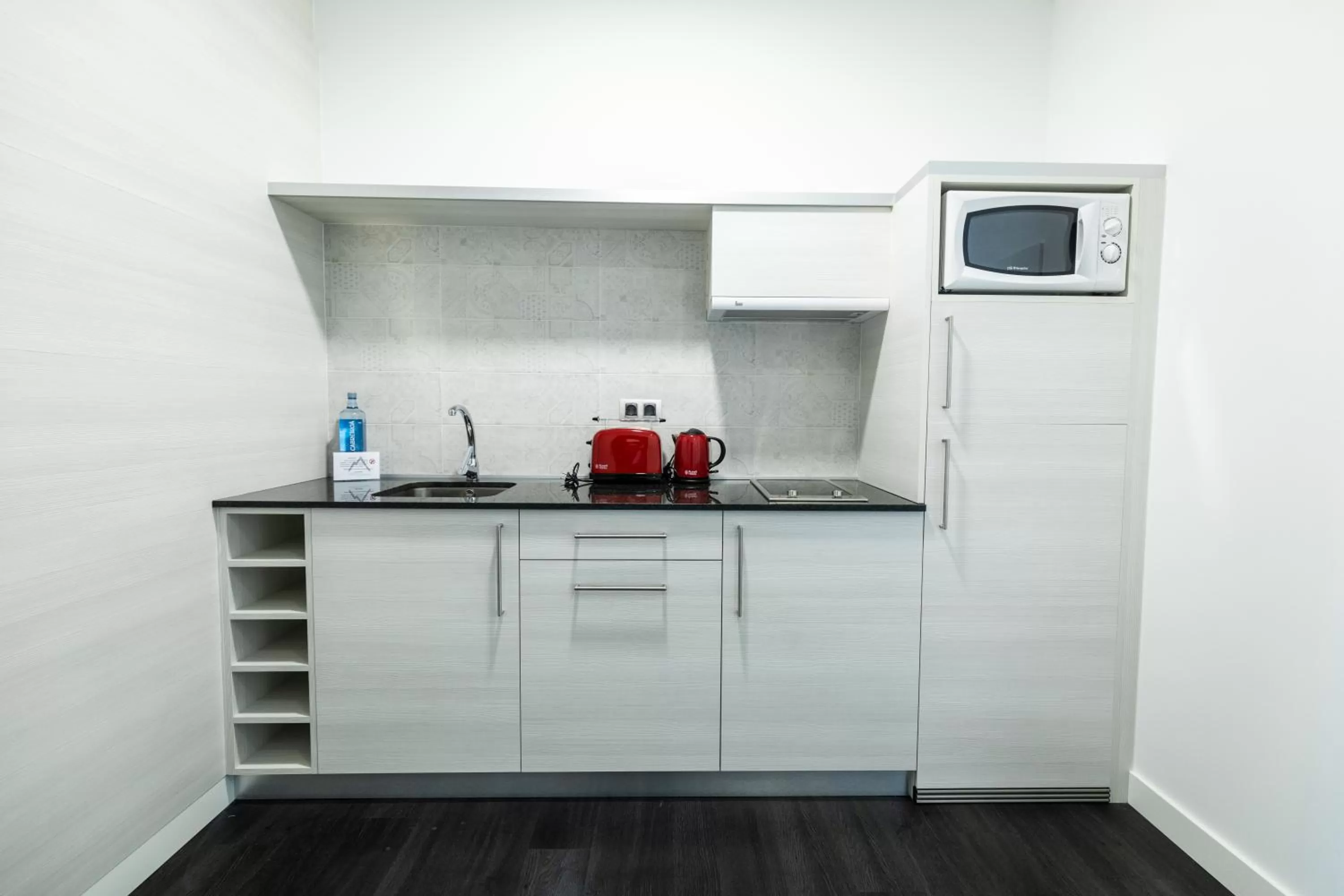 Kitchen/Kitchenette in The Rock Suites & Spa