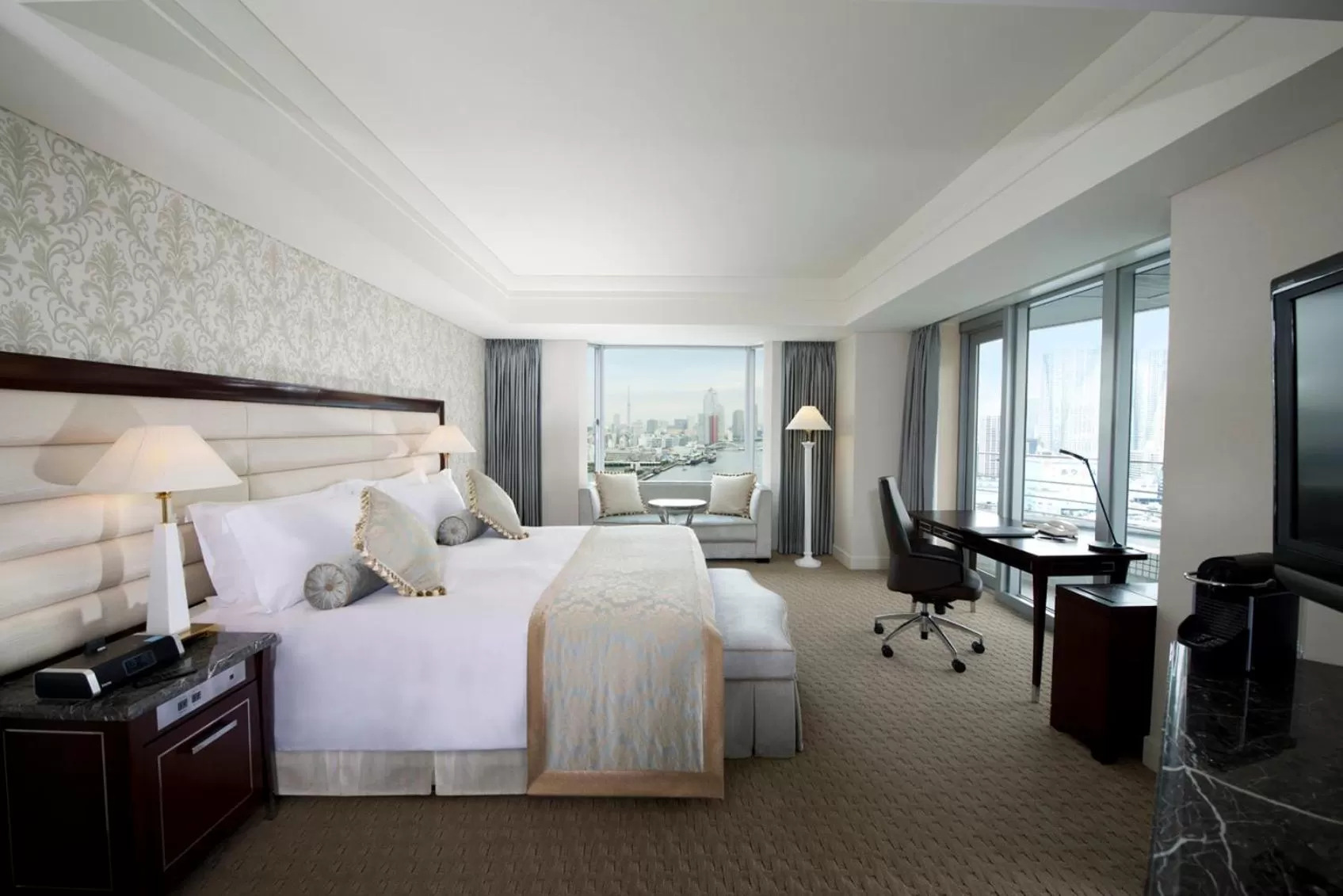 Photo of the whole room, Bed in InterContinental Tokyo Bay by IHG